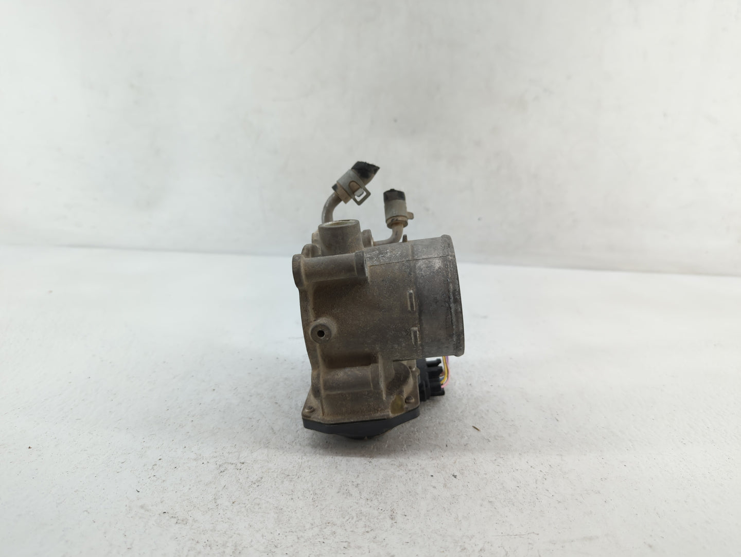 2014-2016 Kia Forte Throttle Body P/N:35100-2E400 35100-2E000 Fits Fits 2012 2013 2014 2015 2016 2018 2019 2020 2021 OEM Use