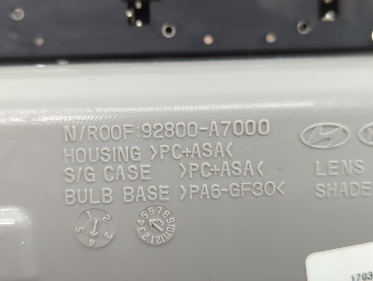 2016 Kia Forte Overhead Roof Console Grey - Oemusedautoparts1.com