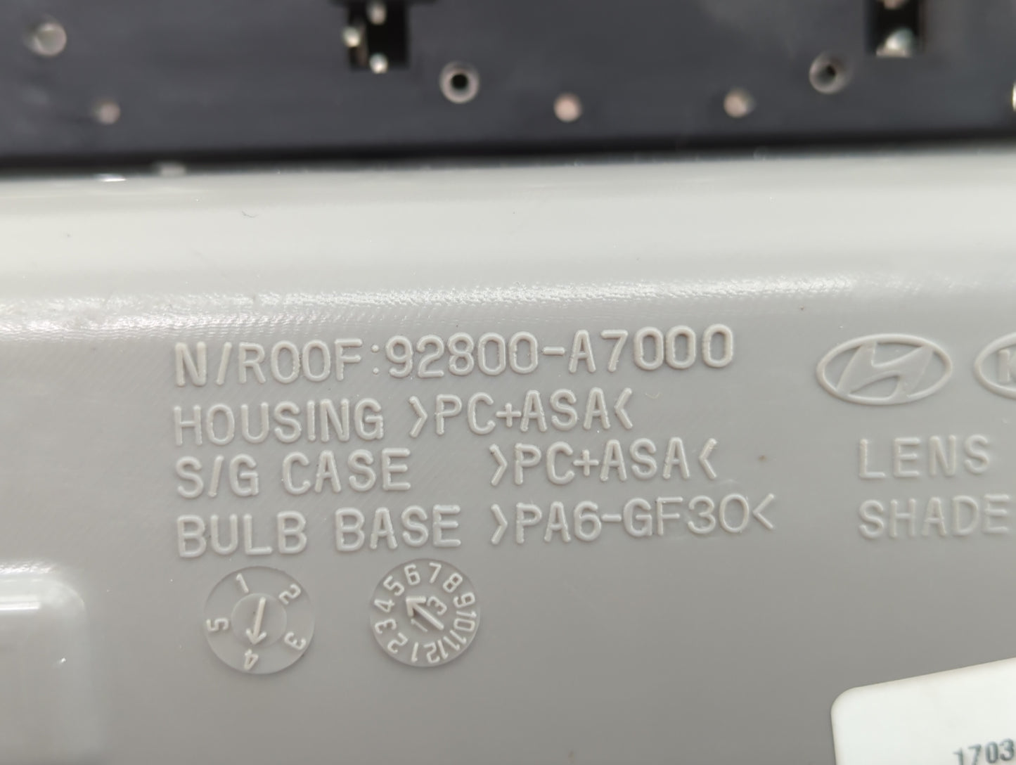 2016 Kia Forte Overhead Roof Console Grey - Oemusedautoparts1.com