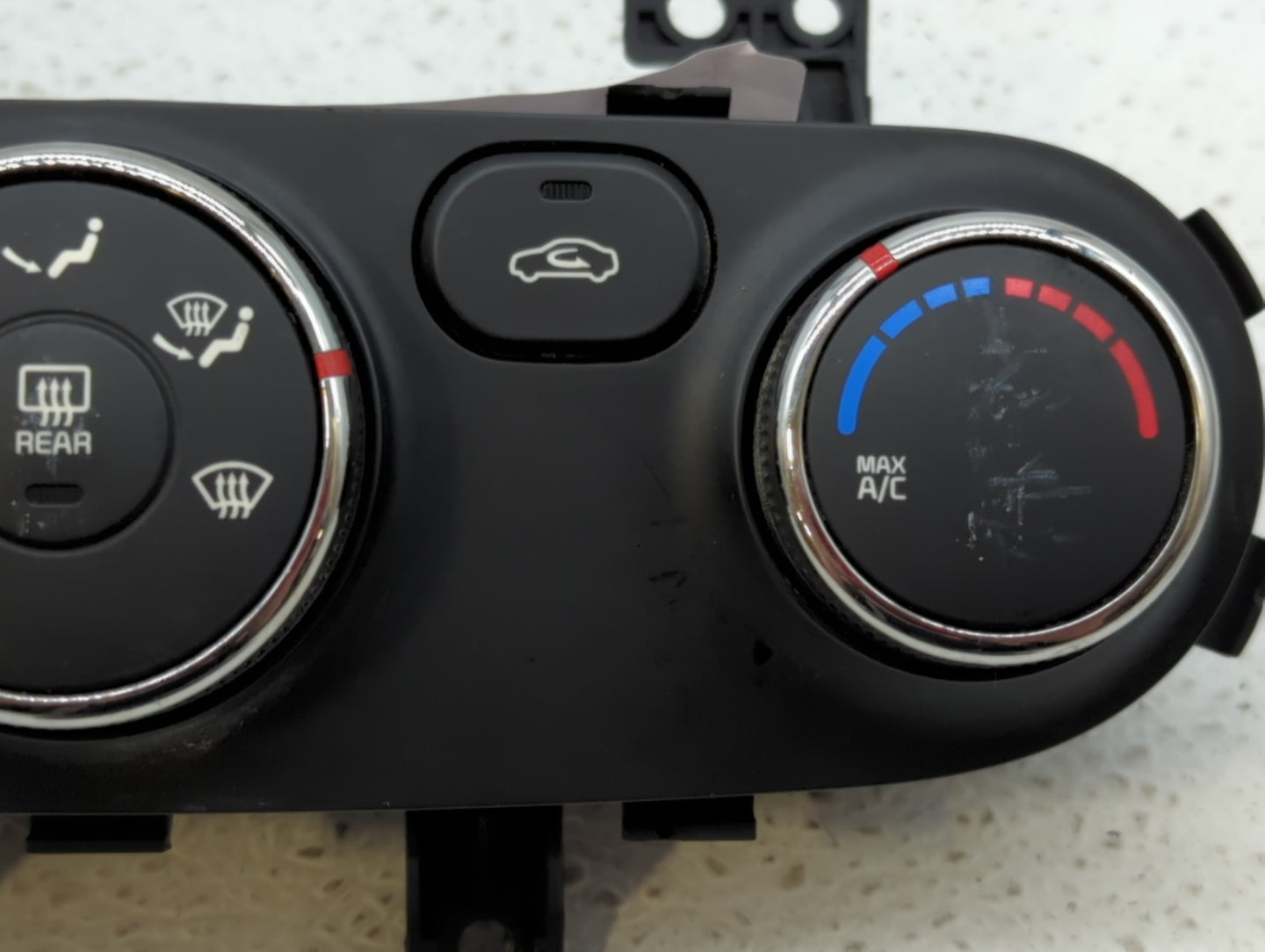 2014-2016 Kia Forte Climate Control Module Temperature AC/Heater Replacement P/N:97250-A7060WK 97250 A7061WK Fits OEM Used A