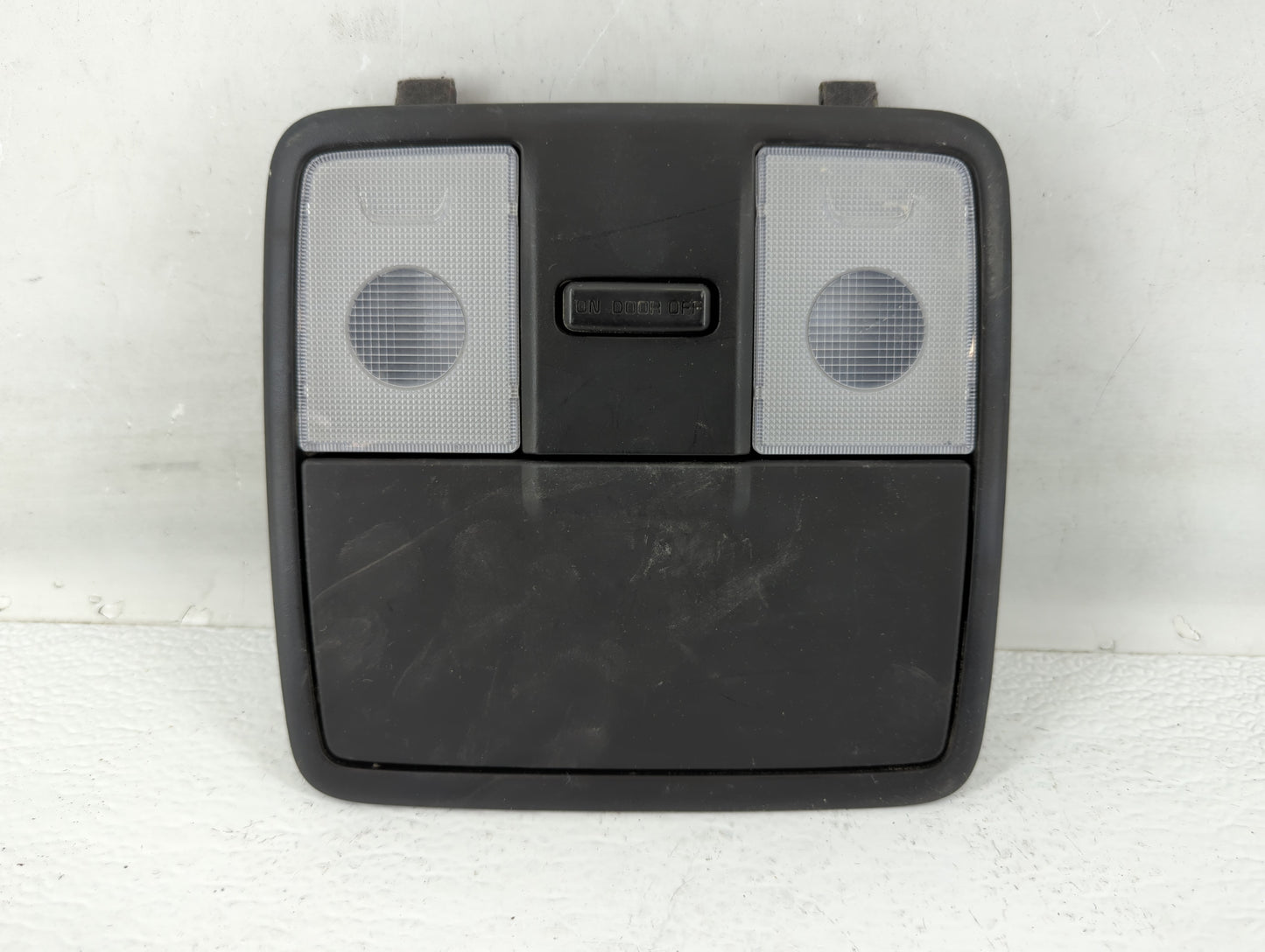 2014-2018 Kia Forte Overhead Roof Console 573877 - Oemusedautoparts1.com