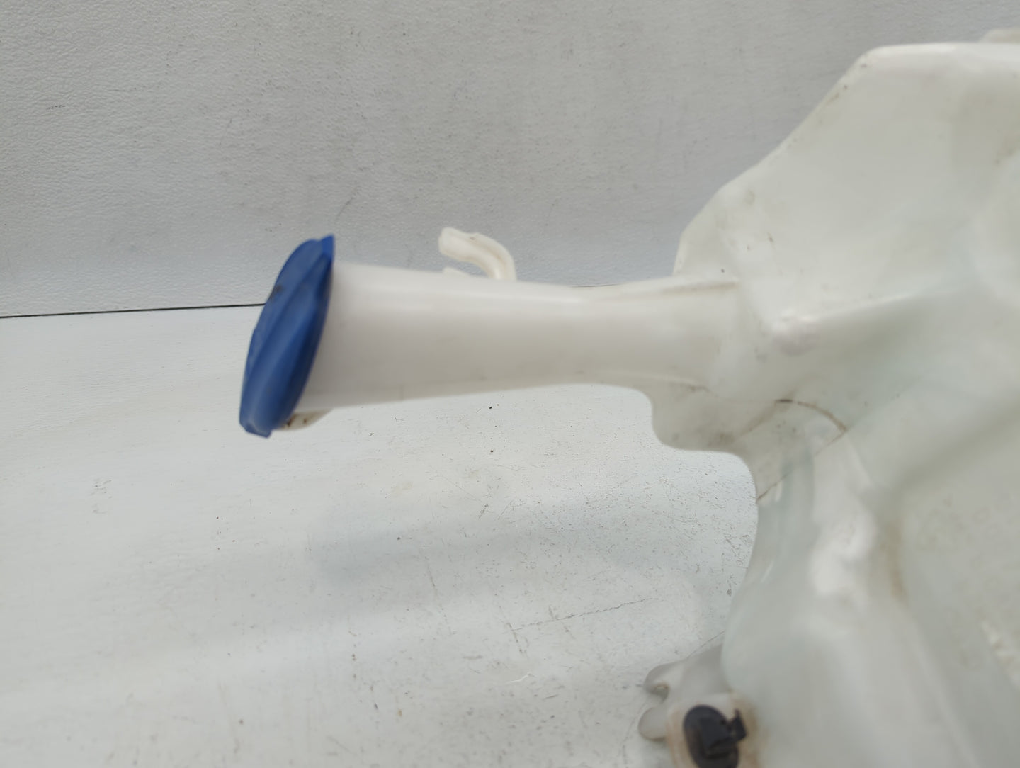 2014-2016 Kia Forte Windshield Washer Fluid Reservoir Bottle Oem - Oemusedautoparts1.com
