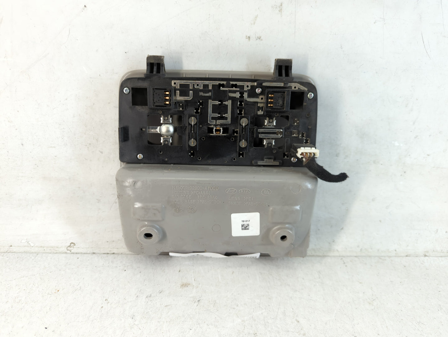 2014-2018 Kia Forte Overhead Roof Console 798410 - Oemusedautoparts1.com