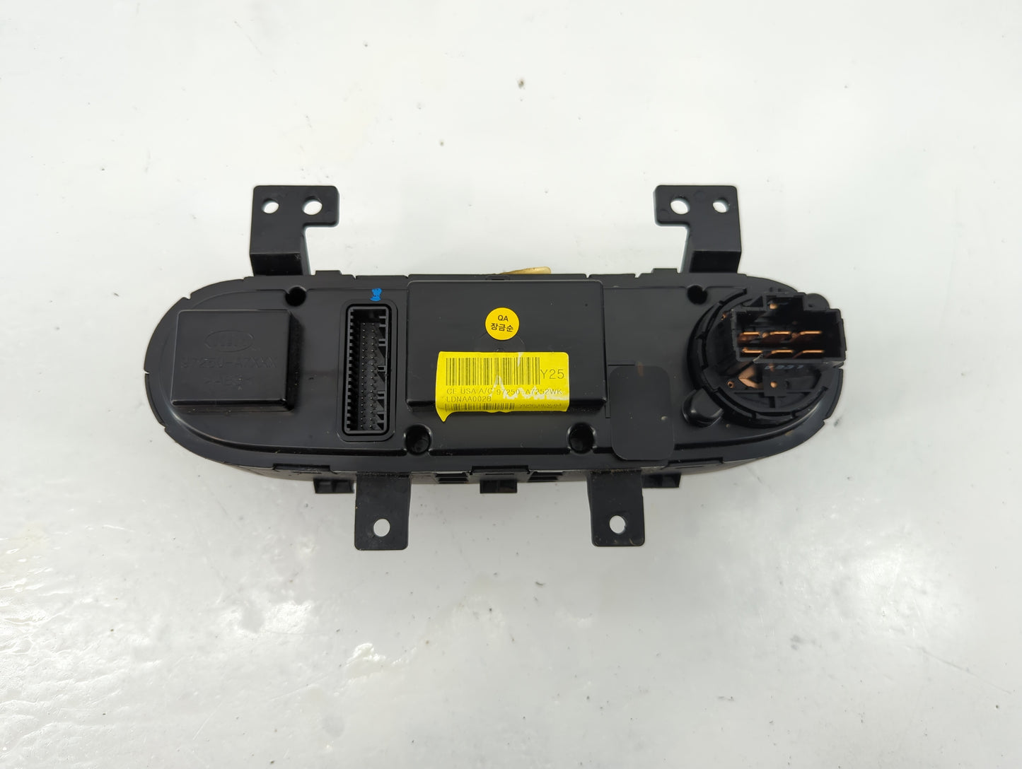 2016 Kia Forte Climate Control Module Temperature AC/Heater Replacement P/N:97250-A7252WK Fits OEM Used Auto Parts - Oemused