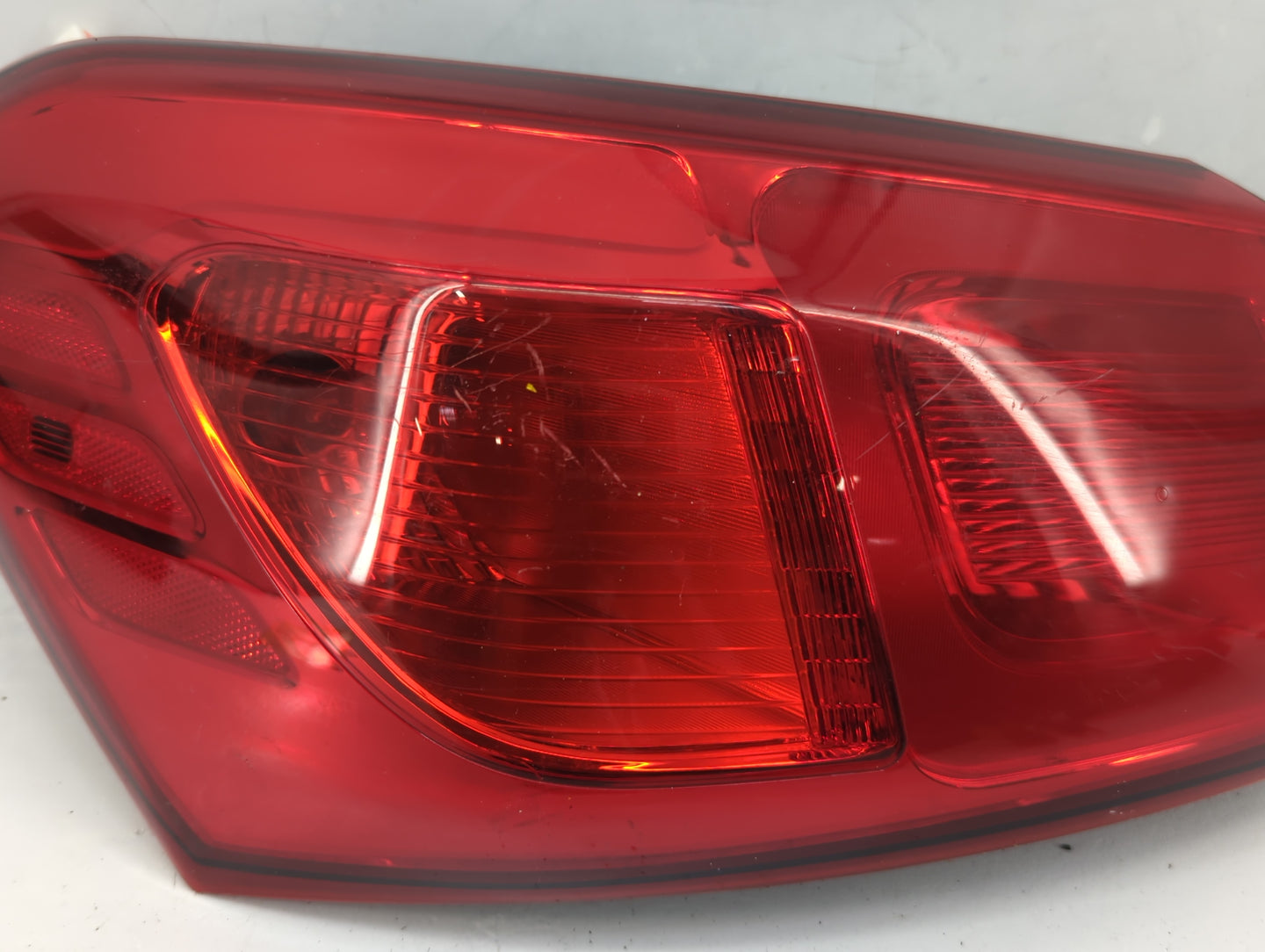 Kia Forte Driver Left Side Deck Lid Mounted Tail Light - Oemusedautoparts1.com