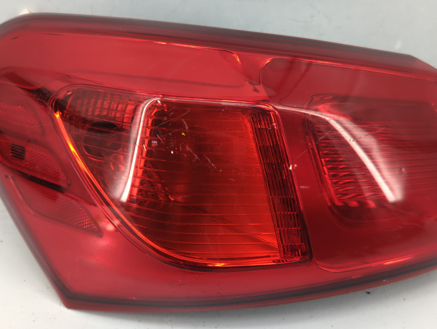 Kia Forte Driver Left Side Deck Lid Mounted Tail Light - Oemusedautoparts1.com