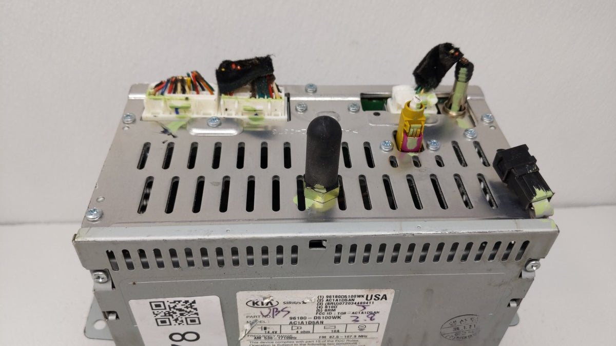 2016-2018 Kia Optima Radio AM FM Cd Player Receiver Replacement P/N:96180-D5100WK 96180-D5100WK Fits 2016 2017 2018 OEM Used