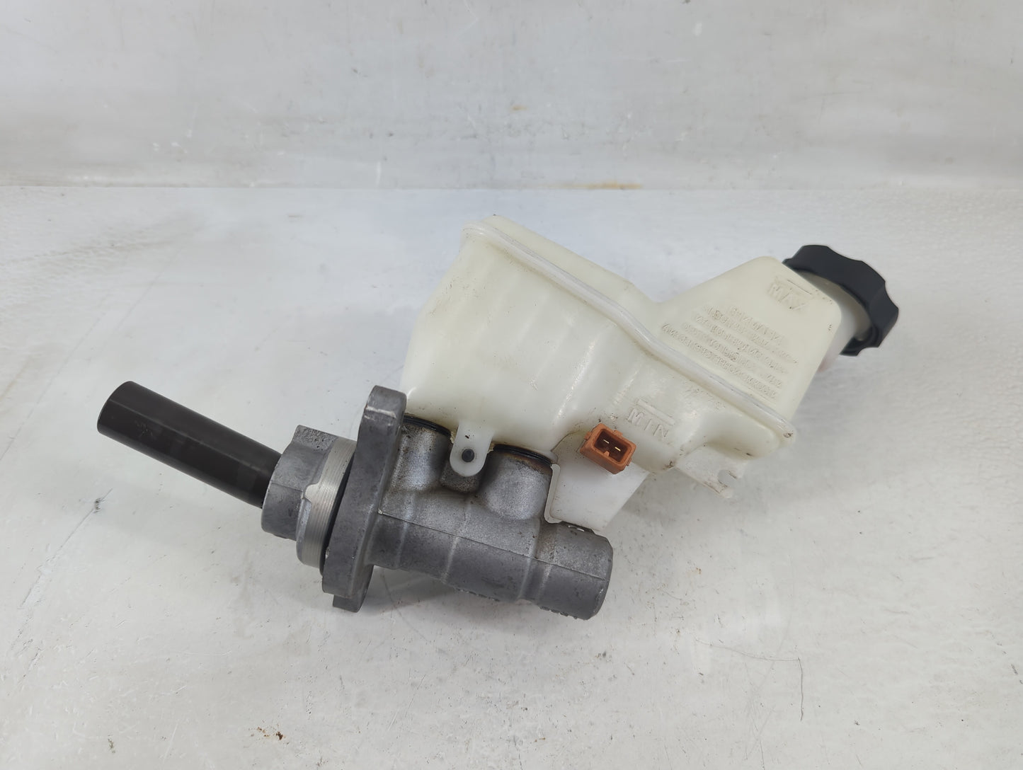 2016-2020 Kia Optima Brake Master Cylinder 1198839 - Oemusedautoparts1.com
