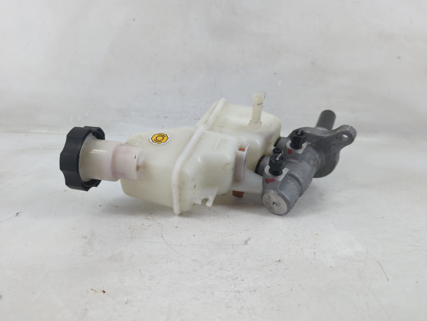 2016-2020 Kia Optima Brake Master Cylinder 1198839 - Oemusedautoparts1.com