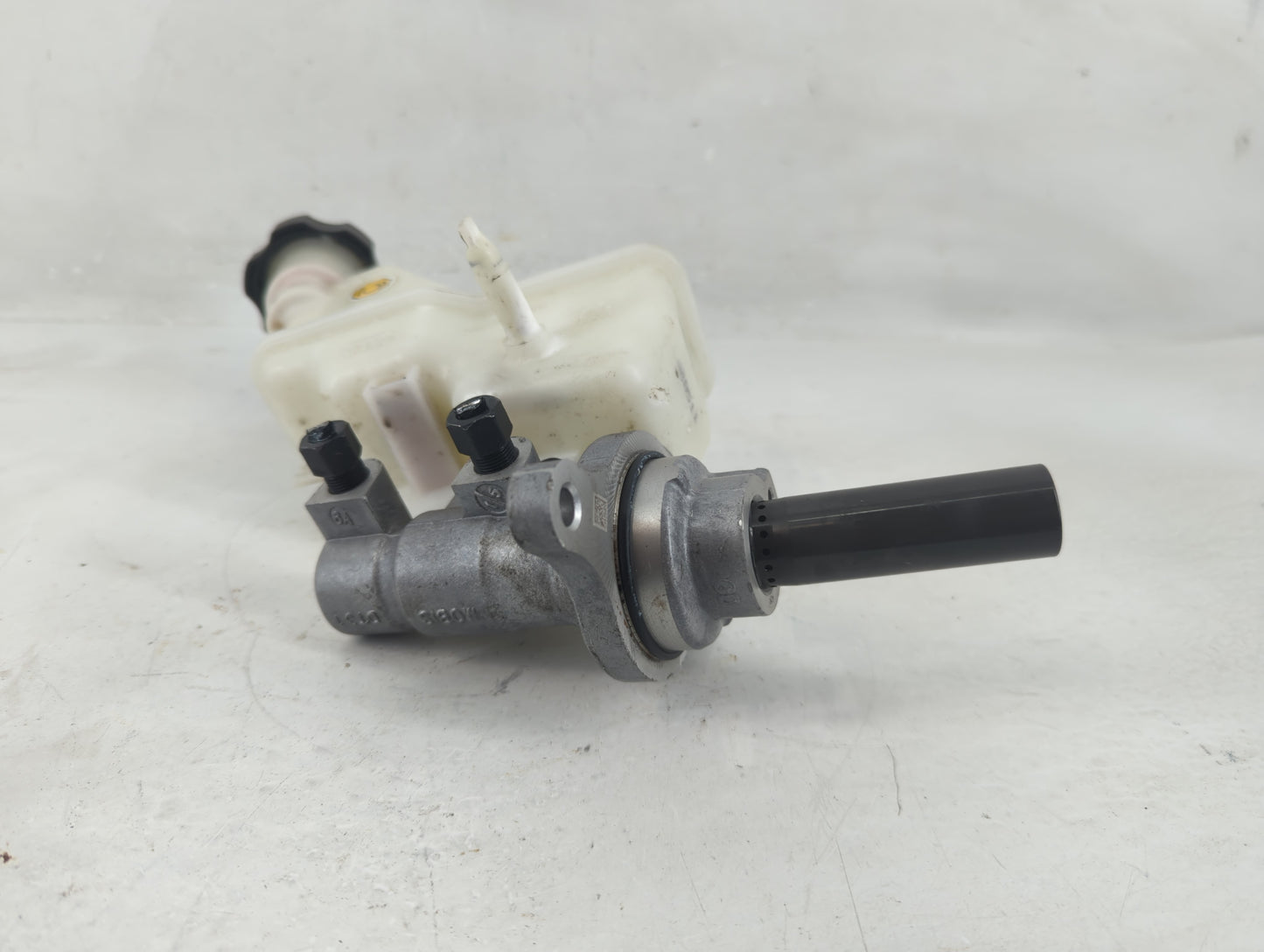 2016-2020 Kia Optima Brake Master Cylinder 1198839 - Oemusedautoparts1.com