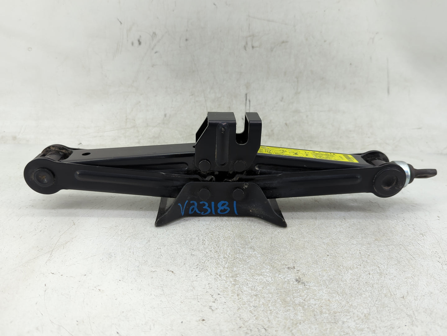 2016 Kia Optima Spare Scissor Car Jack - Oemusedautoparts1.com