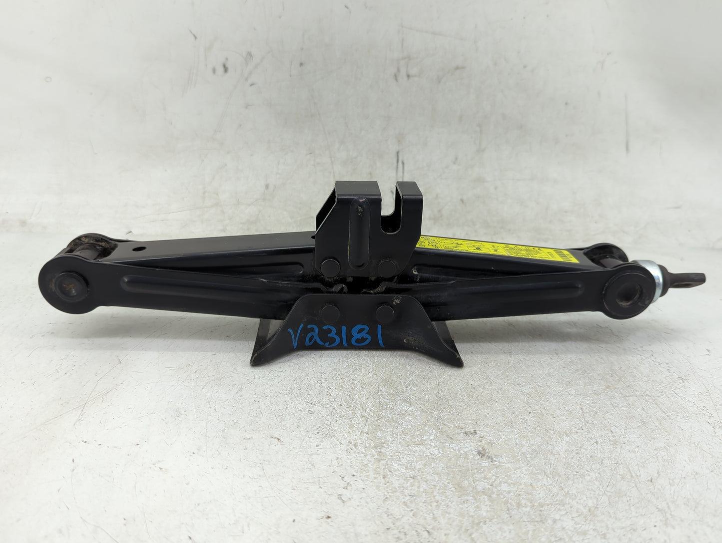 2016 Kia Optima Spare Scissor Car Jack - Oemusedautoparts1.com