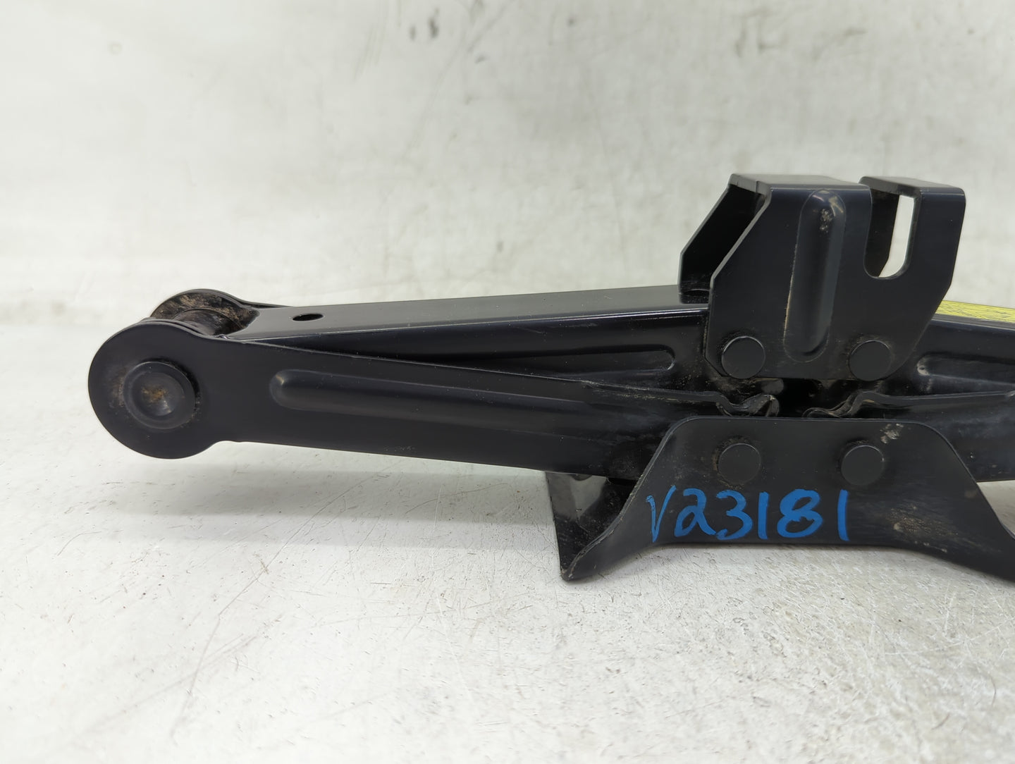 2016 Kia Optima Spare Scissor Car Jack - Oemusedautoparts1.com