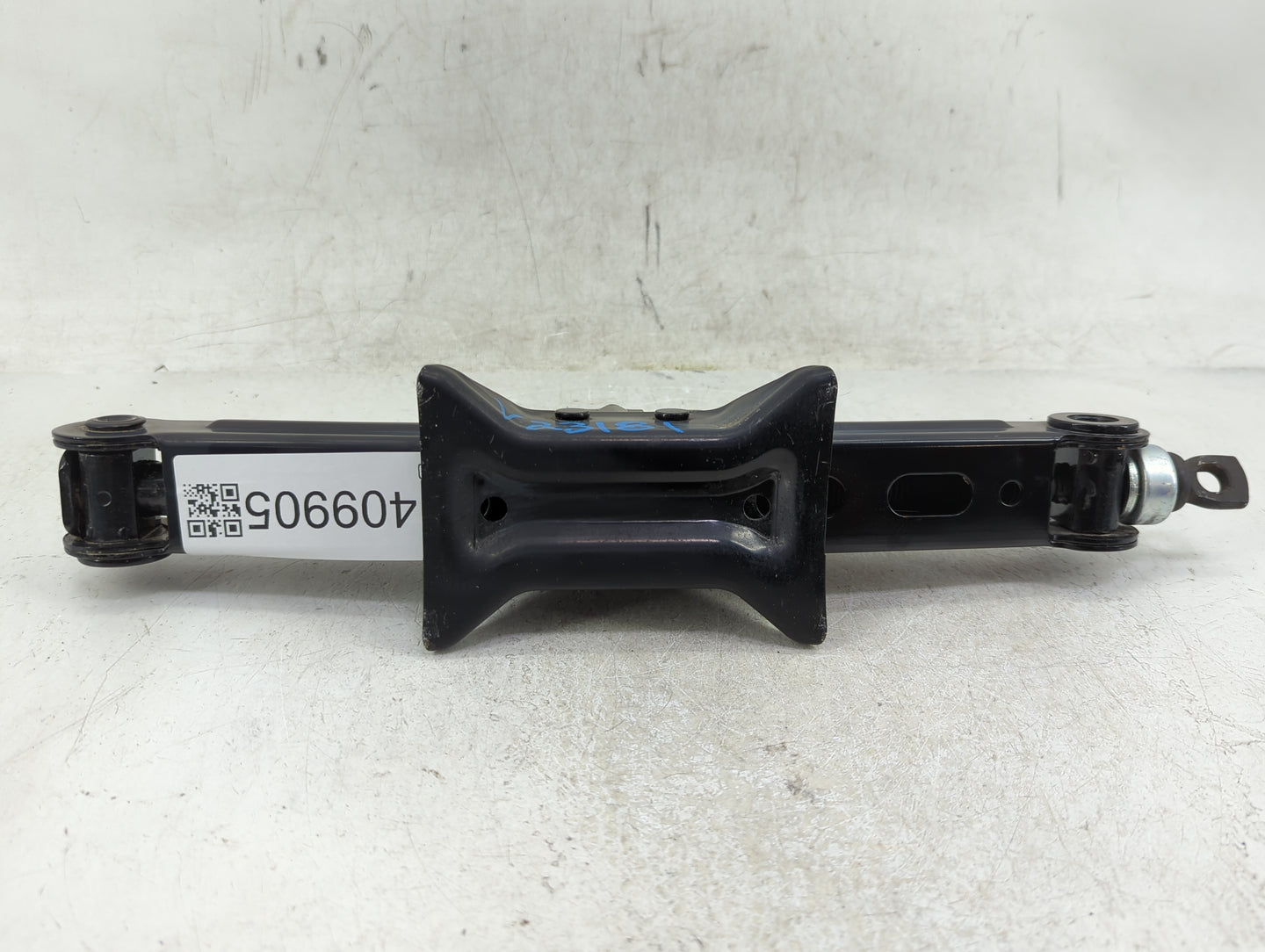 2016 Kia Optima Spare Scissor Car Jack - Oemusedautoparts1.com