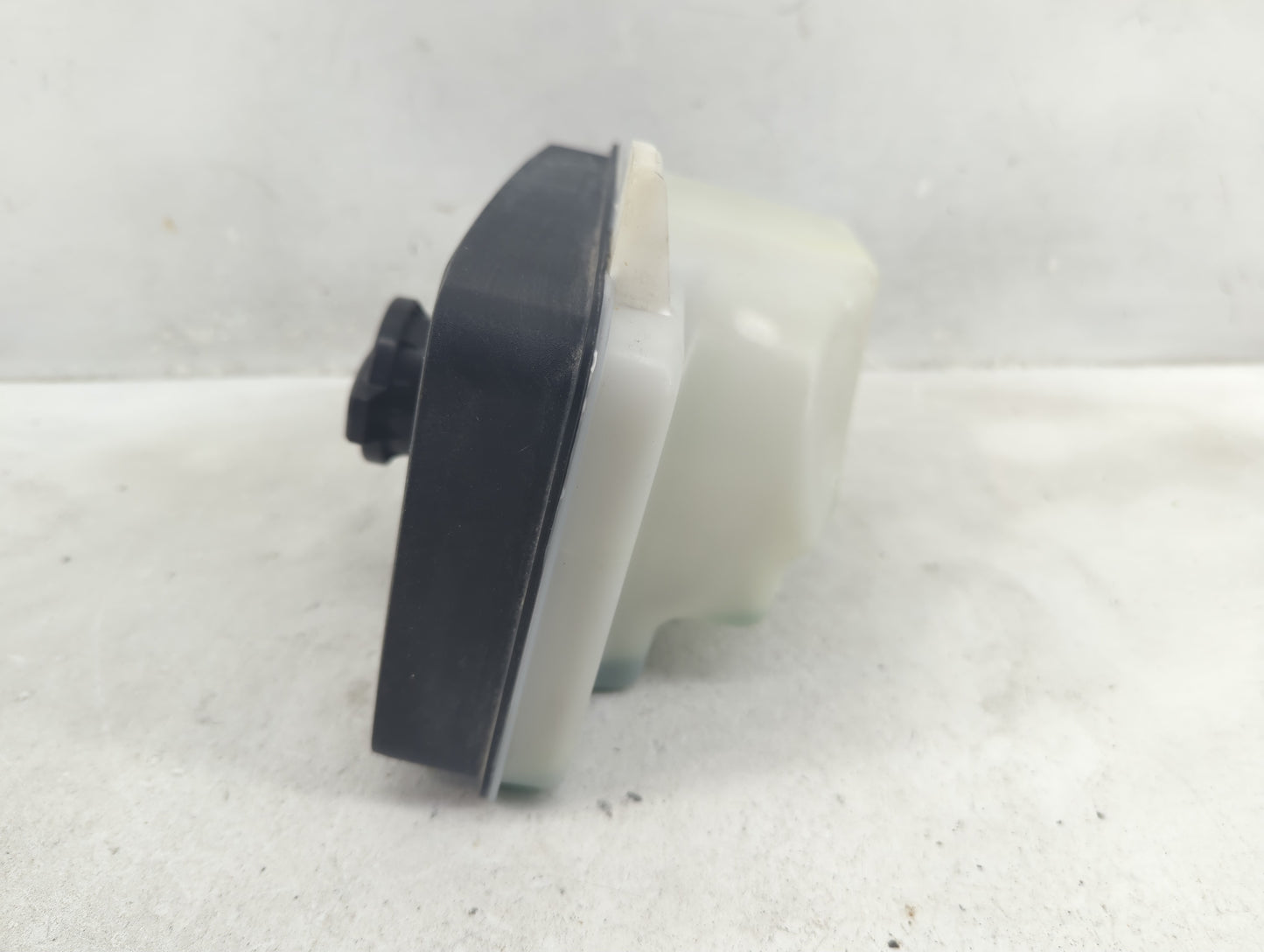 2016-2020 Kia Optima Radiator Coolant Overflow Expansion Tank Bottle - Oemusedautoparts1.com