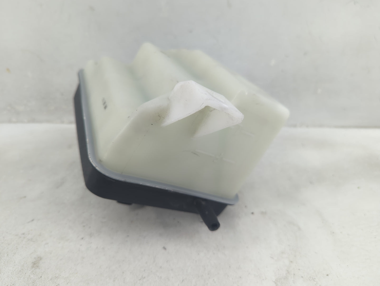 2016-2020 Kia Optima Radiator Coolant Overflow Expansion Tank Bottle - Oemusedautoparts1.com