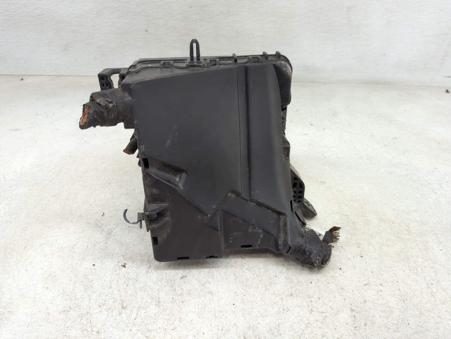 2016-2019 Kia Optima Fusebox Fuse Box Panel Relay Module P/N:91950-D5822 Fits Fits 2016 2017 2018 2019 OEM Used Auto Parts -