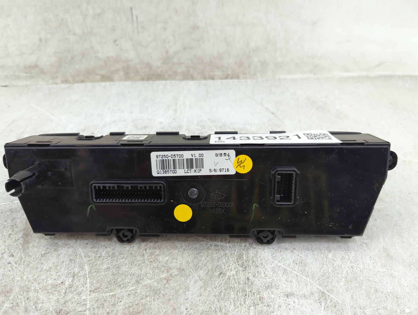 2016 Kia Optima Climate Control Module Temperature AC/Heater Replacement P/N:97250-D5700 Fits OEM Used Auto Parts - Oemuseda
