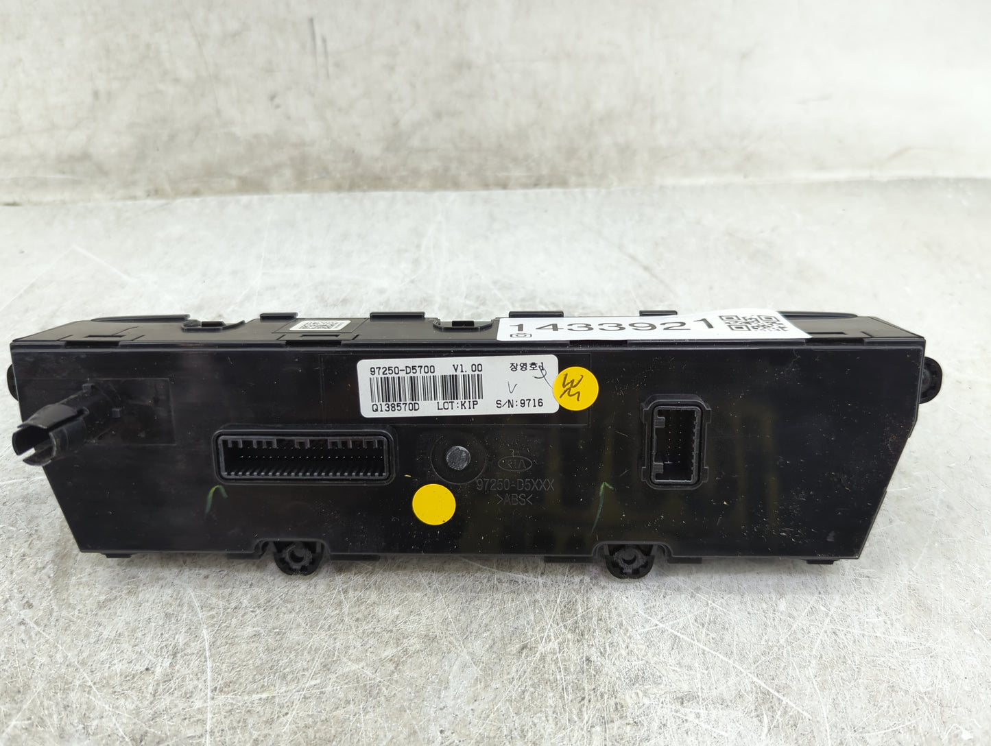 2016 Kia Optima Climate Control Module Temperature AC/Heater Replacement P/N:97250-D5700 Fits OEM Used Auto Parts - Oemuseda