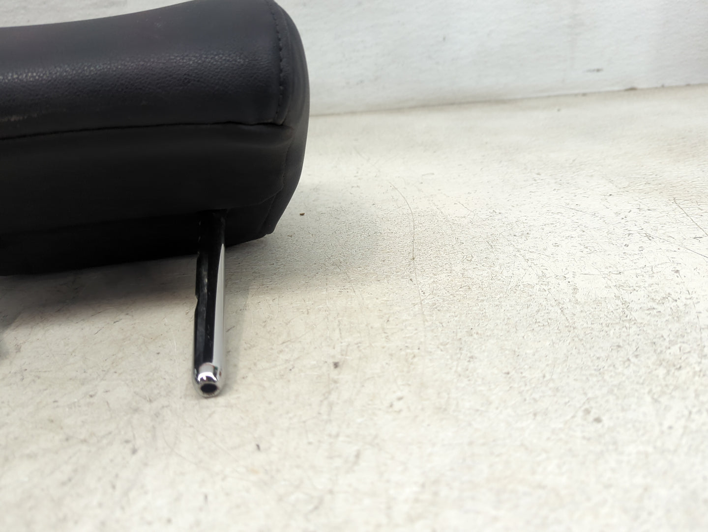 2016-2018 Kia Optima Headrest Head Rest Front Driver Seat Black 1470469 - Oemusedautoparts1.com