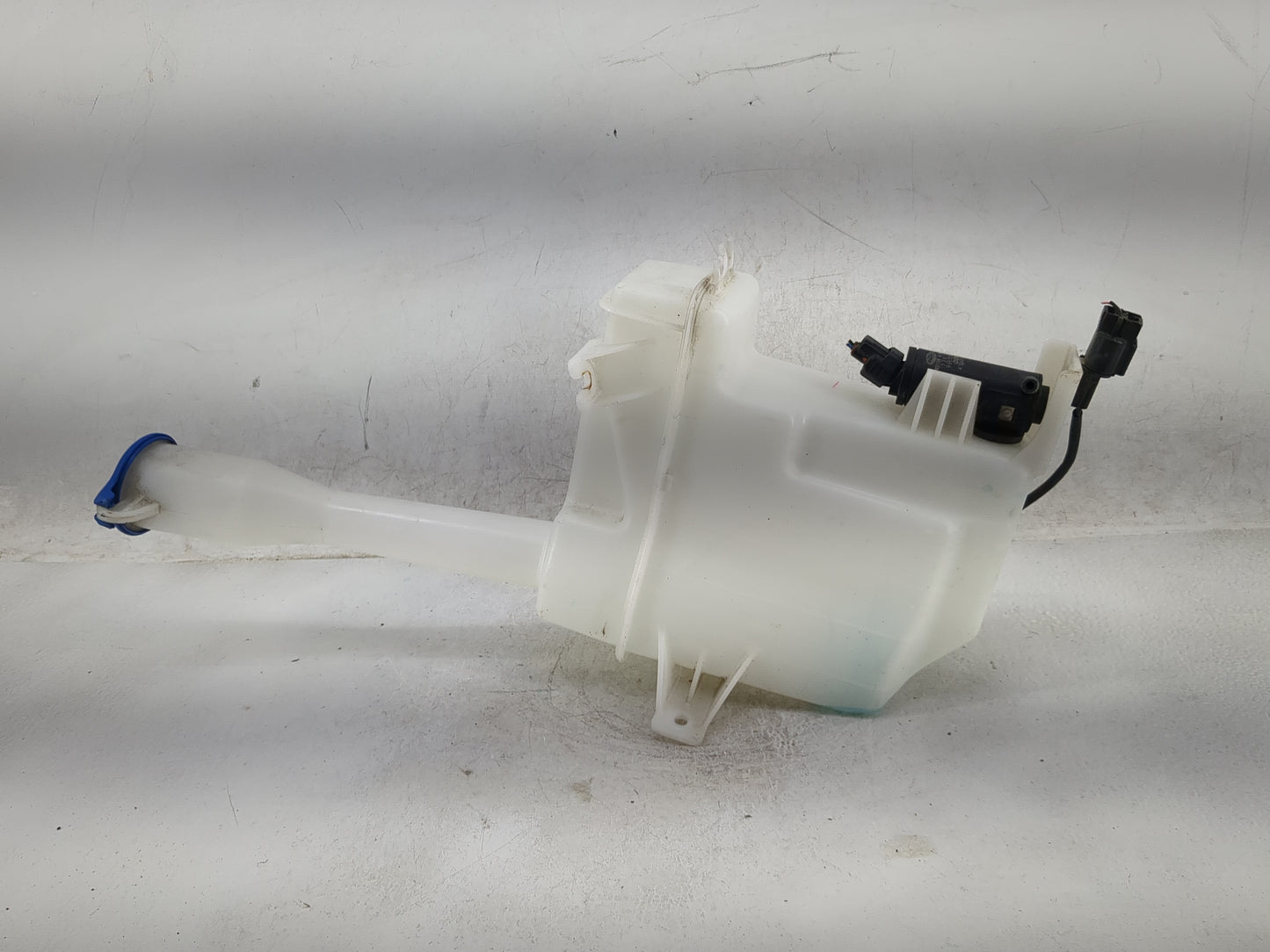 2016-2020 Kia Optima Windshield Washer Fluid Reservoir Bottle Oem 1474291 - Oemusedautoparts1.com