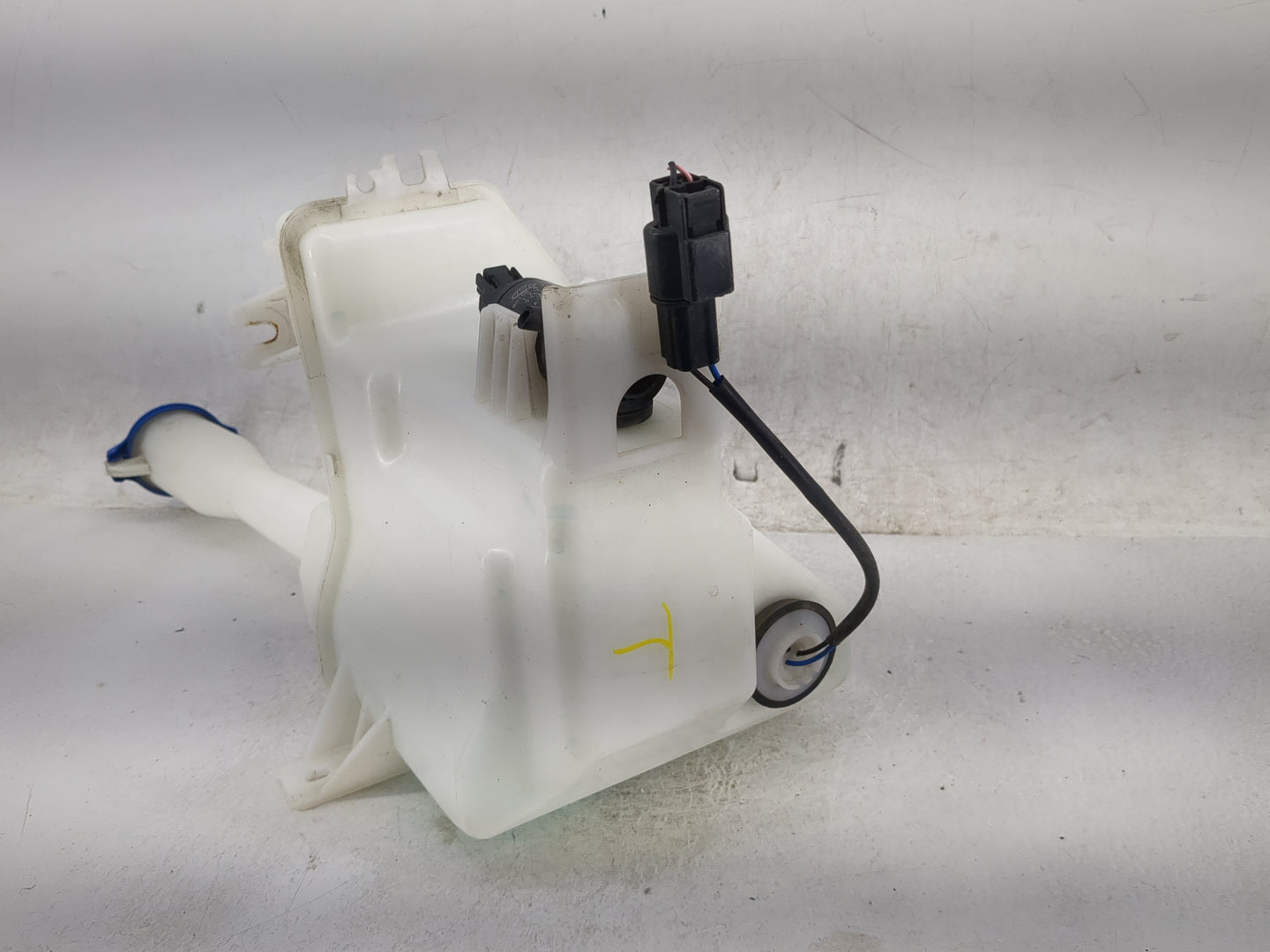 2016-2020 Kia Optima Windshield Washer Fluid Reservoir Bottle Oem 1474291 - Oemusedautoparts1.com