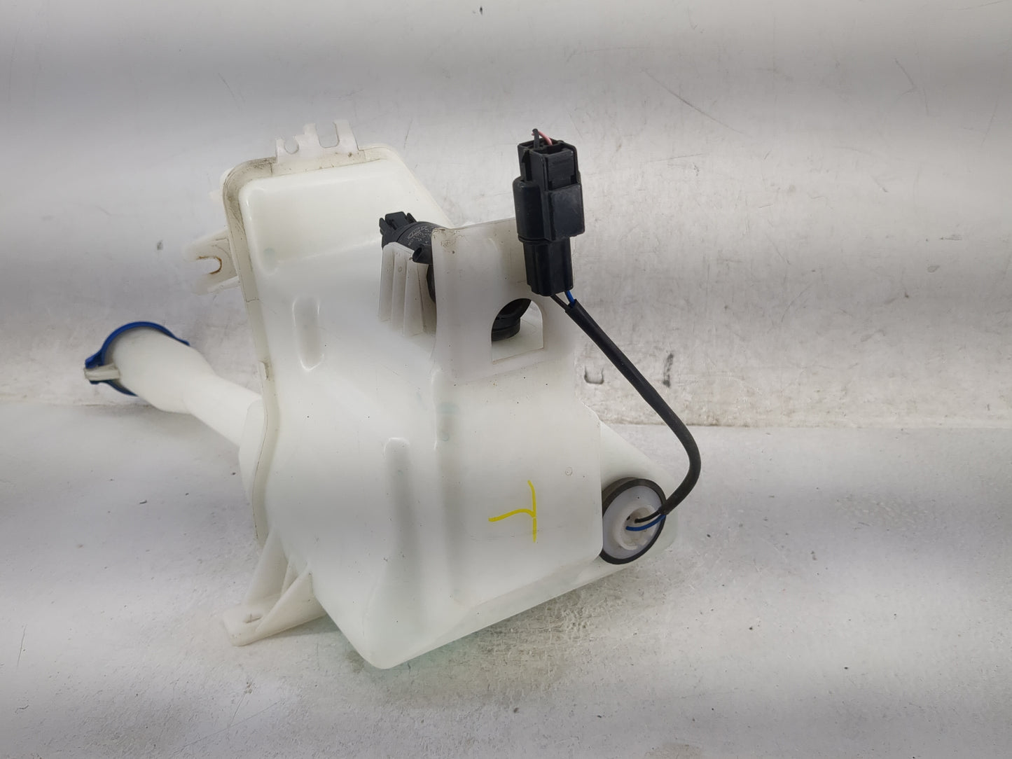 2016-2020 Kia Optima Windshield Washer Fluid Reservoir Bottle Oem 1474291 - Oemusedautoparts1.com
