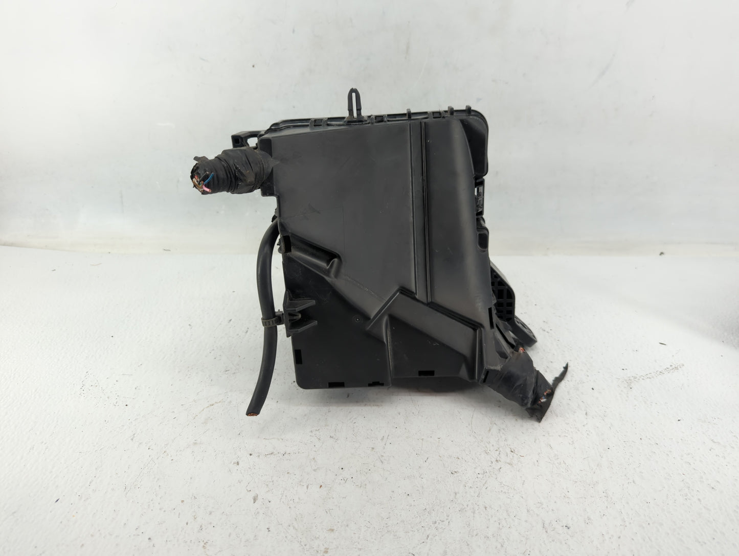 2016-2019 Kia Optima Fusebox Fuse Box Panel Relay Module P/N:91950-D5822 Fits Fits 2016 2017 2018 2019 OEM Used Auto Parts -