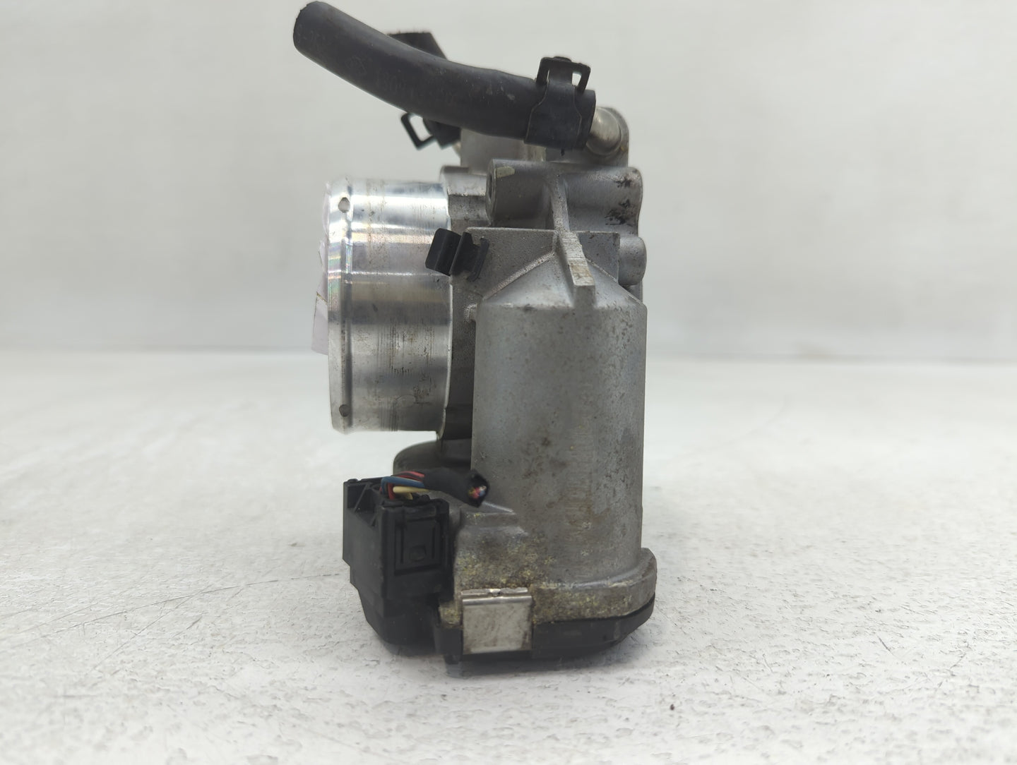 2011-2016 Kia Optima Throttle Body P/N:35100-2G700 Fits Fits 2011 2012 2013 2014 2015 2016 OEM Used Auto Parts - Oemusedauto