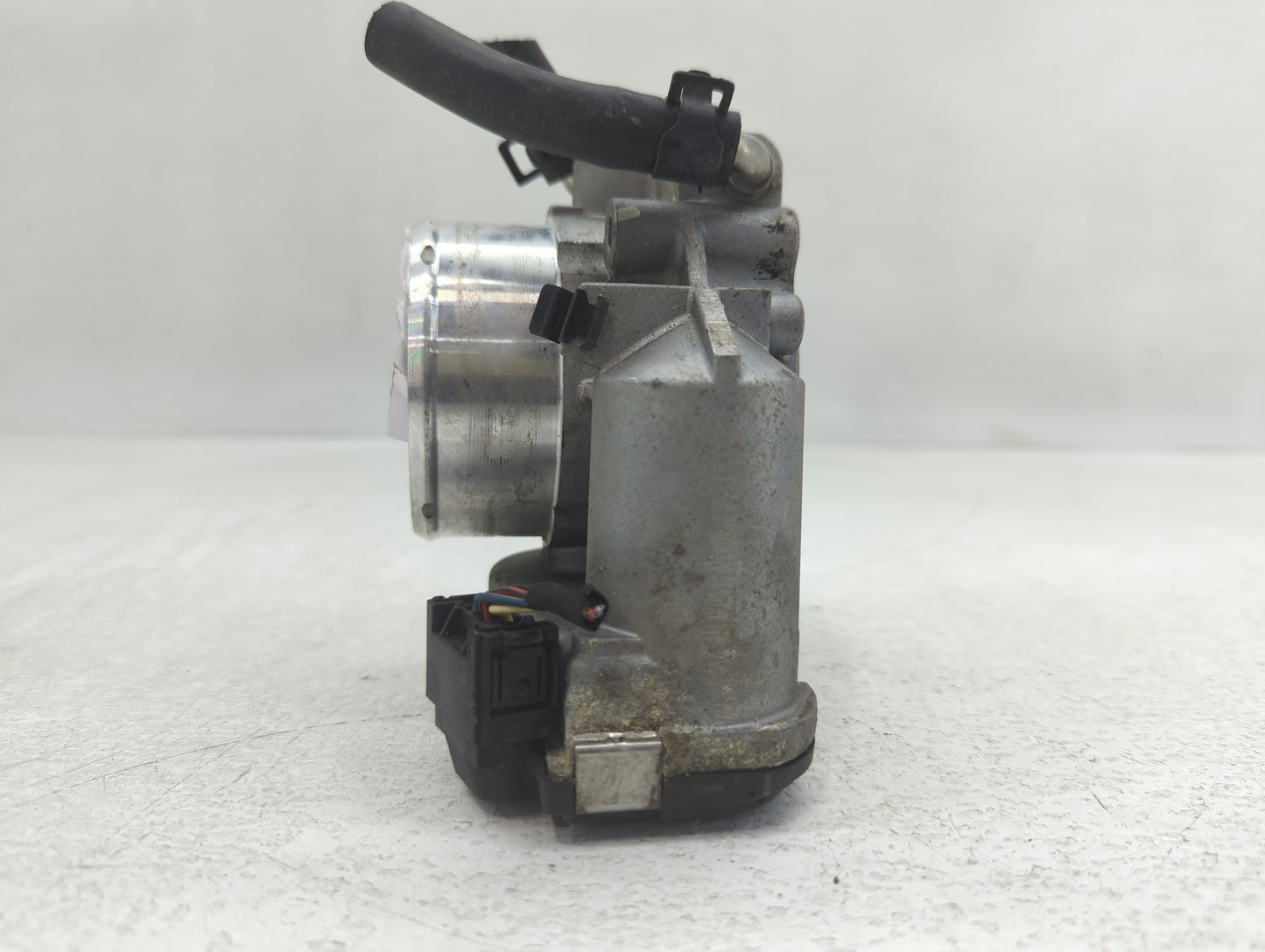 2011-2016 Kia Optima Throttle Body P/N:35100-2G700 Fits Fits 2011 2012 2013 2014 2015 2016 OEM Used Auto Parts - Oemusedauto