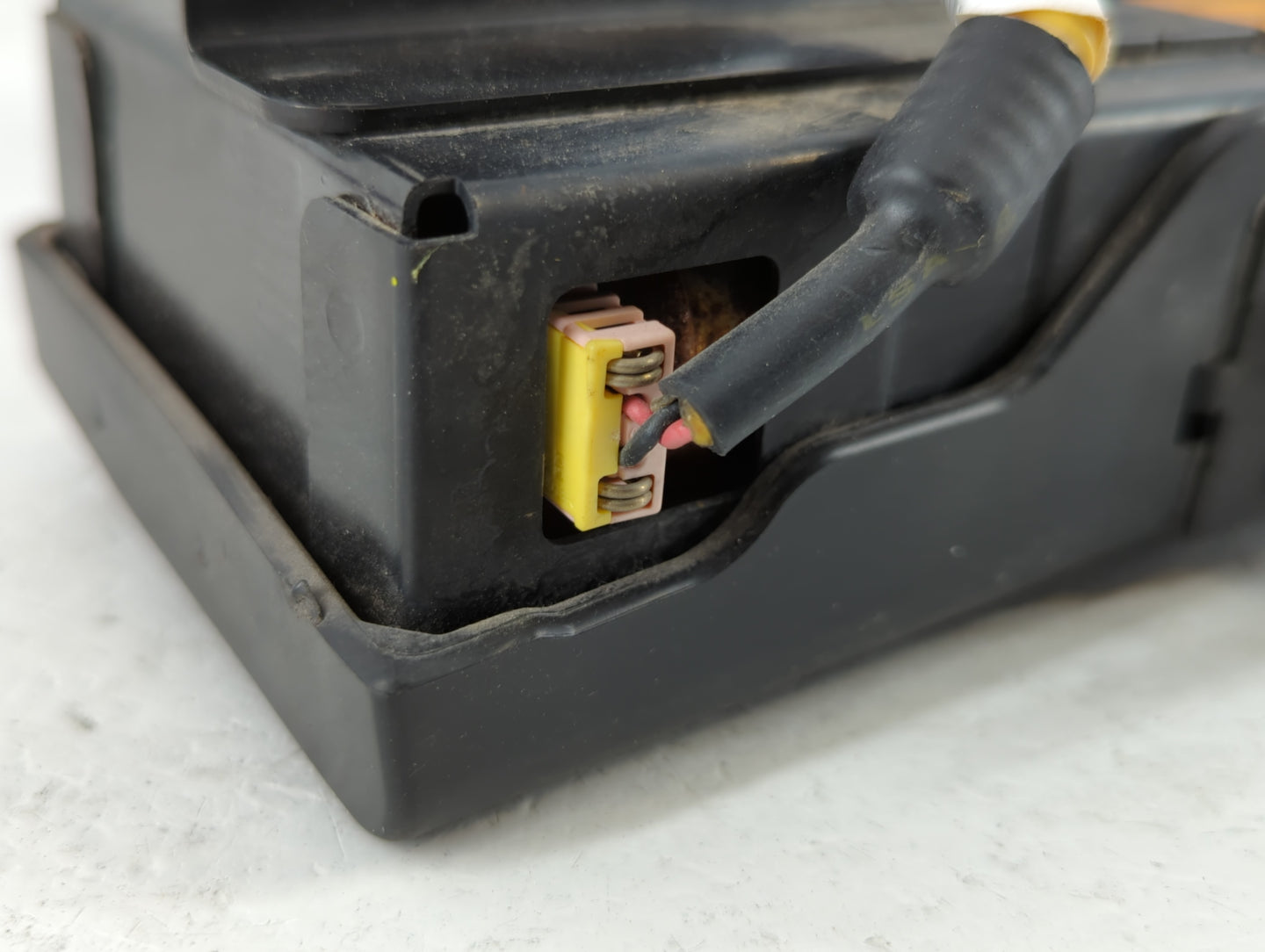 2016-2020 Kia Optima Air Bag Passenger Right Knee OEM P/N:D556991030 Fits Fits 2016 2017 2018 2019 2020 OEM Used Auto Parts 