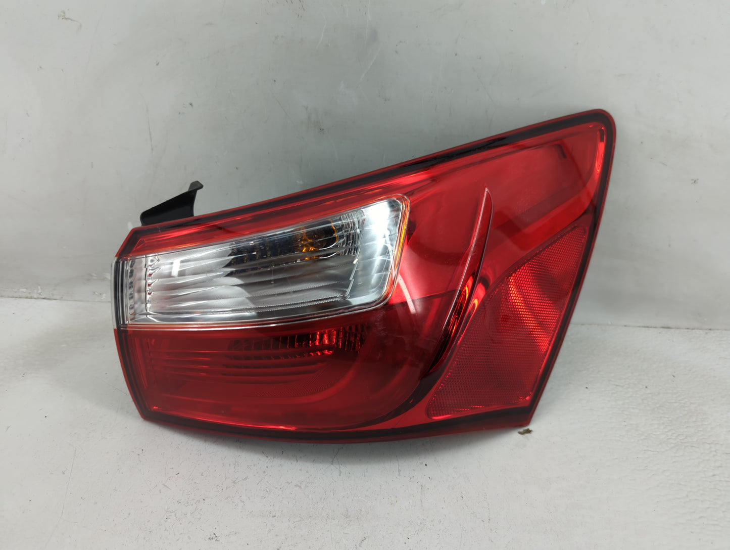 2012-2017 Kia Rio Tail Light Assembly Passenger Right OEM P/N:92402-1W0 Fits Fits 2012 2013 2014 2015 2016 2017 OEM Used Aut