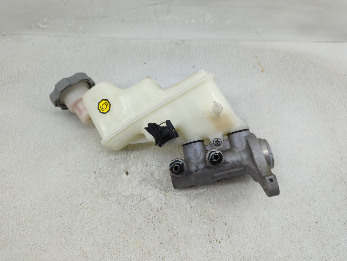 2016-2017 Kia Rio Brake Master Cylinder 1276567 - Oemusedautoparts1.com