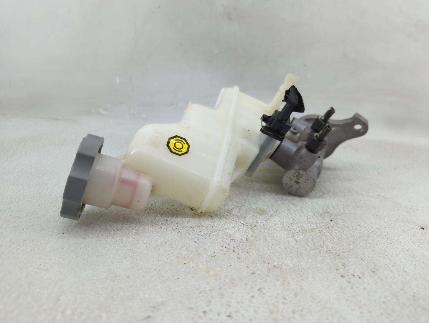 2016-2017 Kia Rio Brake Master Cylinder 1276567 - Oemusedautoparts1.com