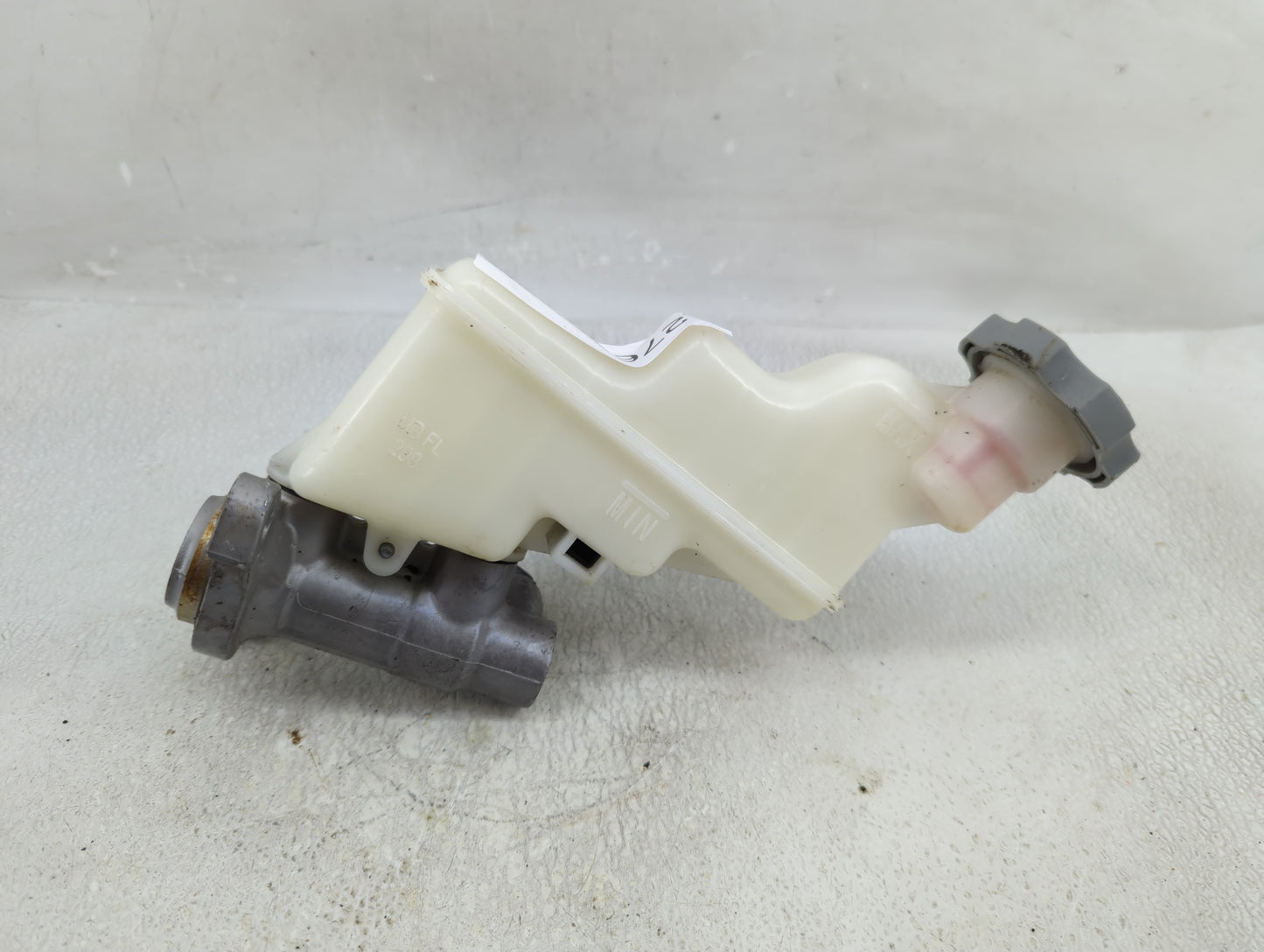 2016-2017 Kia Rio Brake Master Cylinder 1276567 - Oemusedautoparts1.com