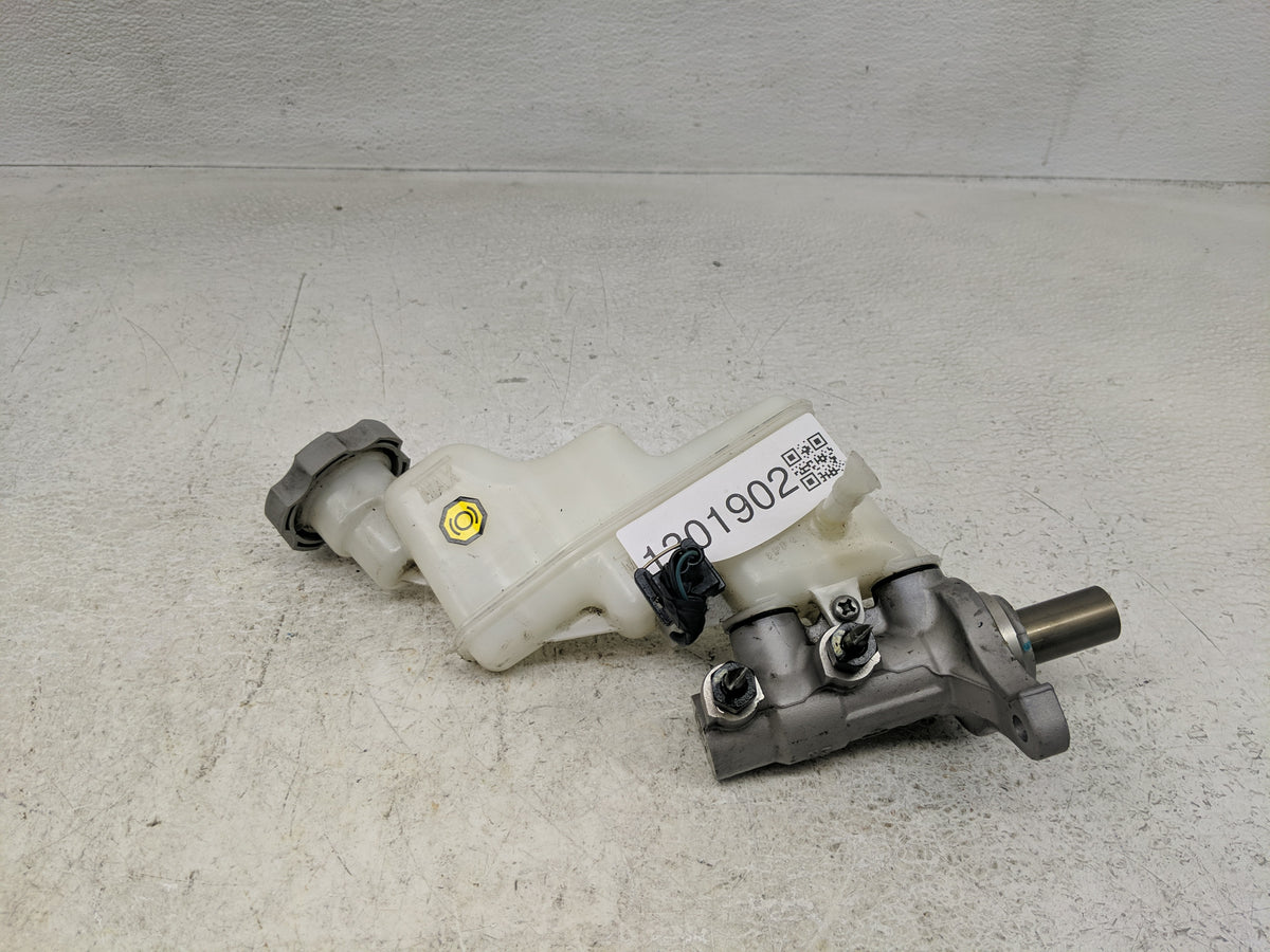 2016-2017 Kia Rio Brake Master Cylinder 1301902 - Oemusedautoparts1.com