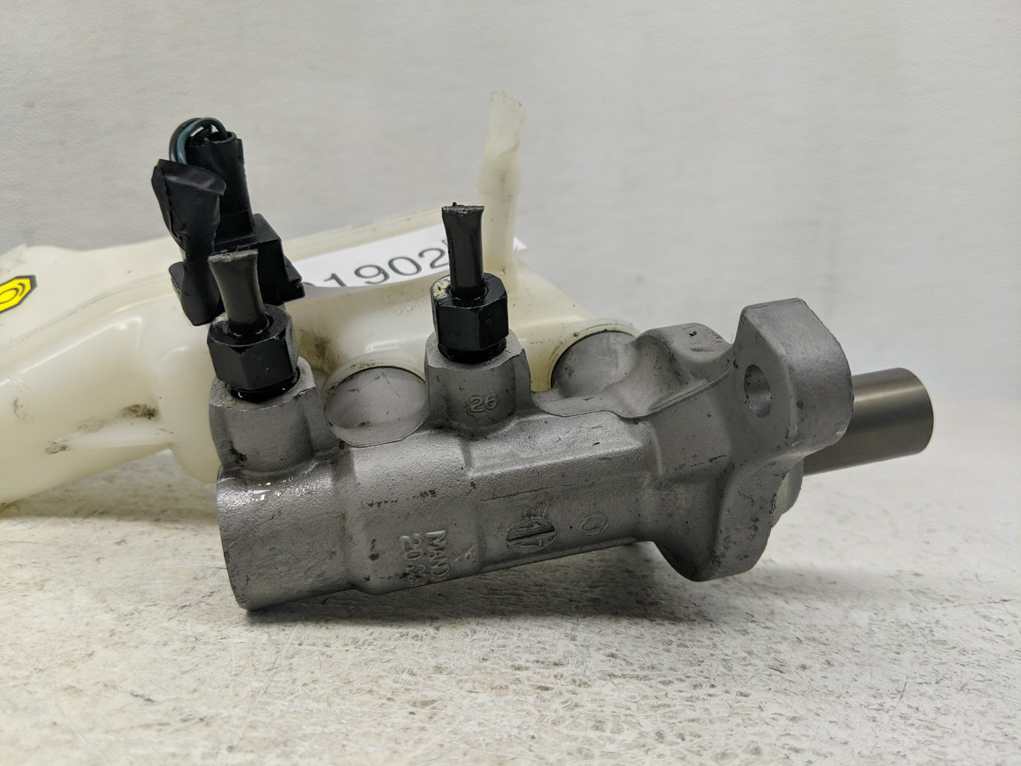 2016-2017 Kia Rio Brake Master Cylinder - Oemusedautoparts1.com