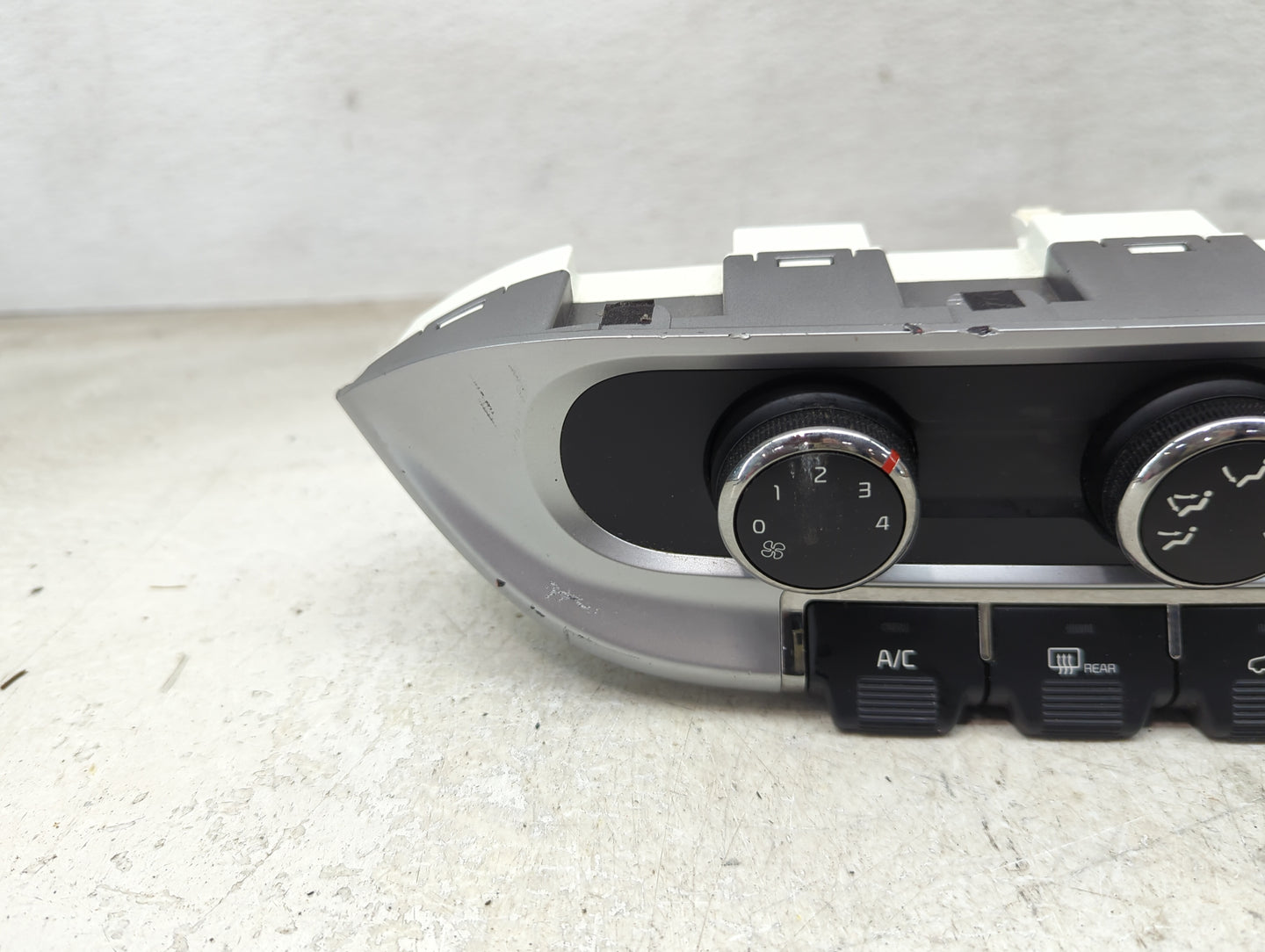 2016-2017 Kia Rio Climate Control Module Temperature AC/Heater Replacement P/N:97250-1W260 Fits Fits 2016 2017 OEM Used Auto