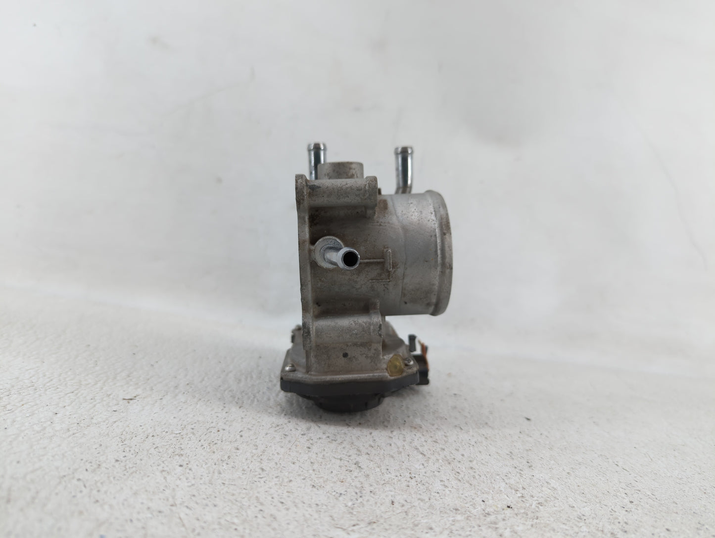 2012-2019 Kia Rio Throttle Body P/N:35100-2B300 Fits Fits 2012 2013 2014 2015 2016 2017 2018 2019 OEM Used Auto Parts - Oemu