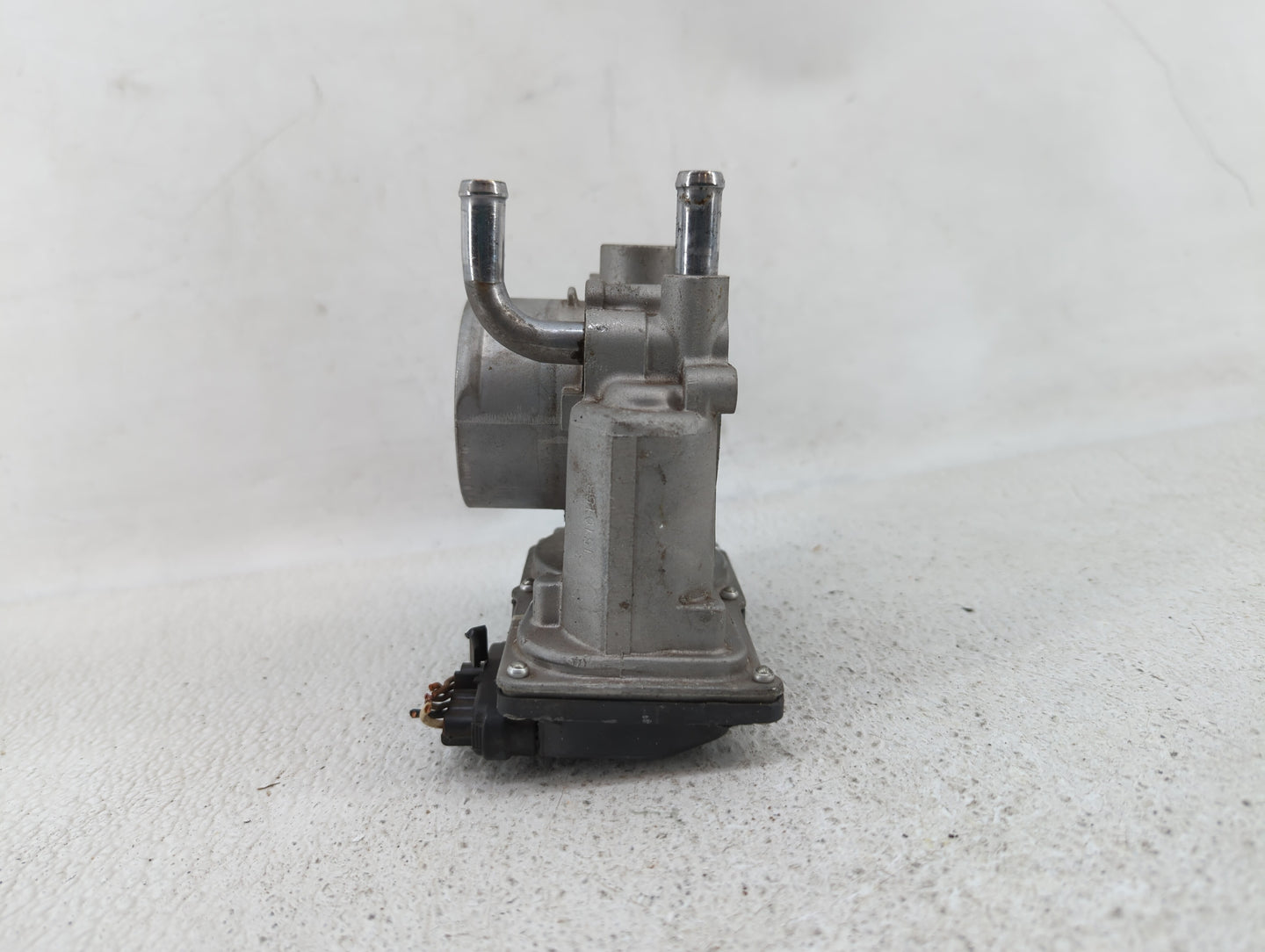 2012-2019 Kia Rio Throttle Body P/N:35100-2B300 Fits Fits 2012 2013 2014 2015 2016 2017 2018 2019 OEM Used Auto Parts - Oemu