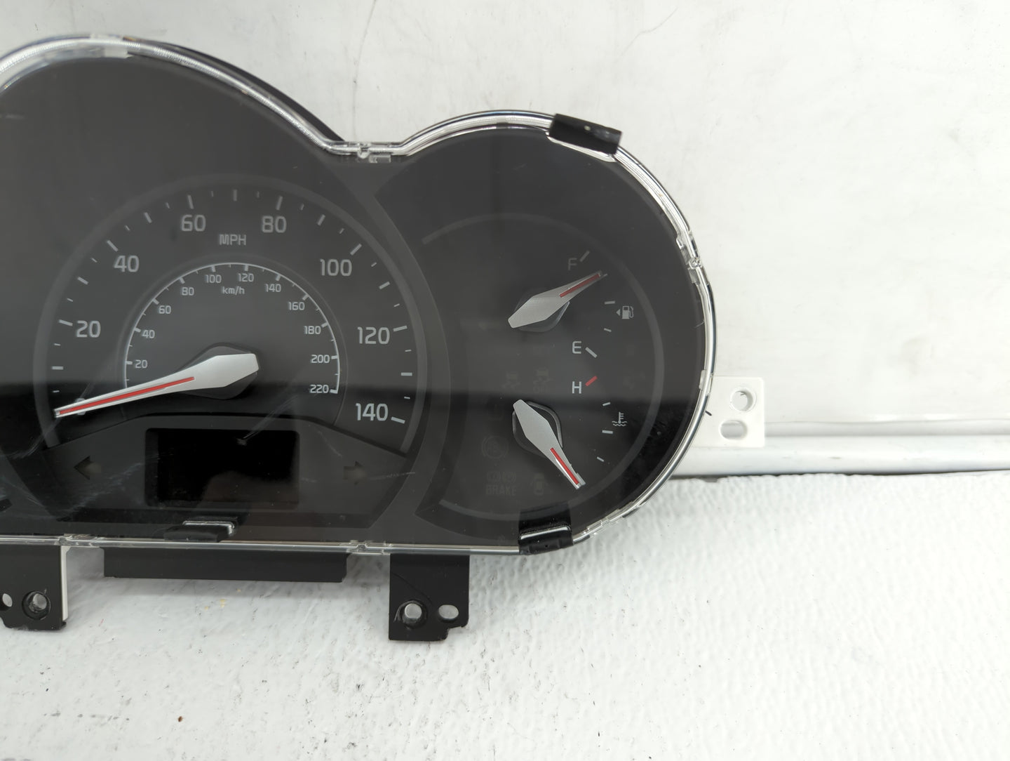 2016-2017 Kia Rio Instrument Cluster Speedometer Gauges P/N:94024-1W770 Fits Fits 2016 2017 OEM Used Auto Parts - Oemusedaut