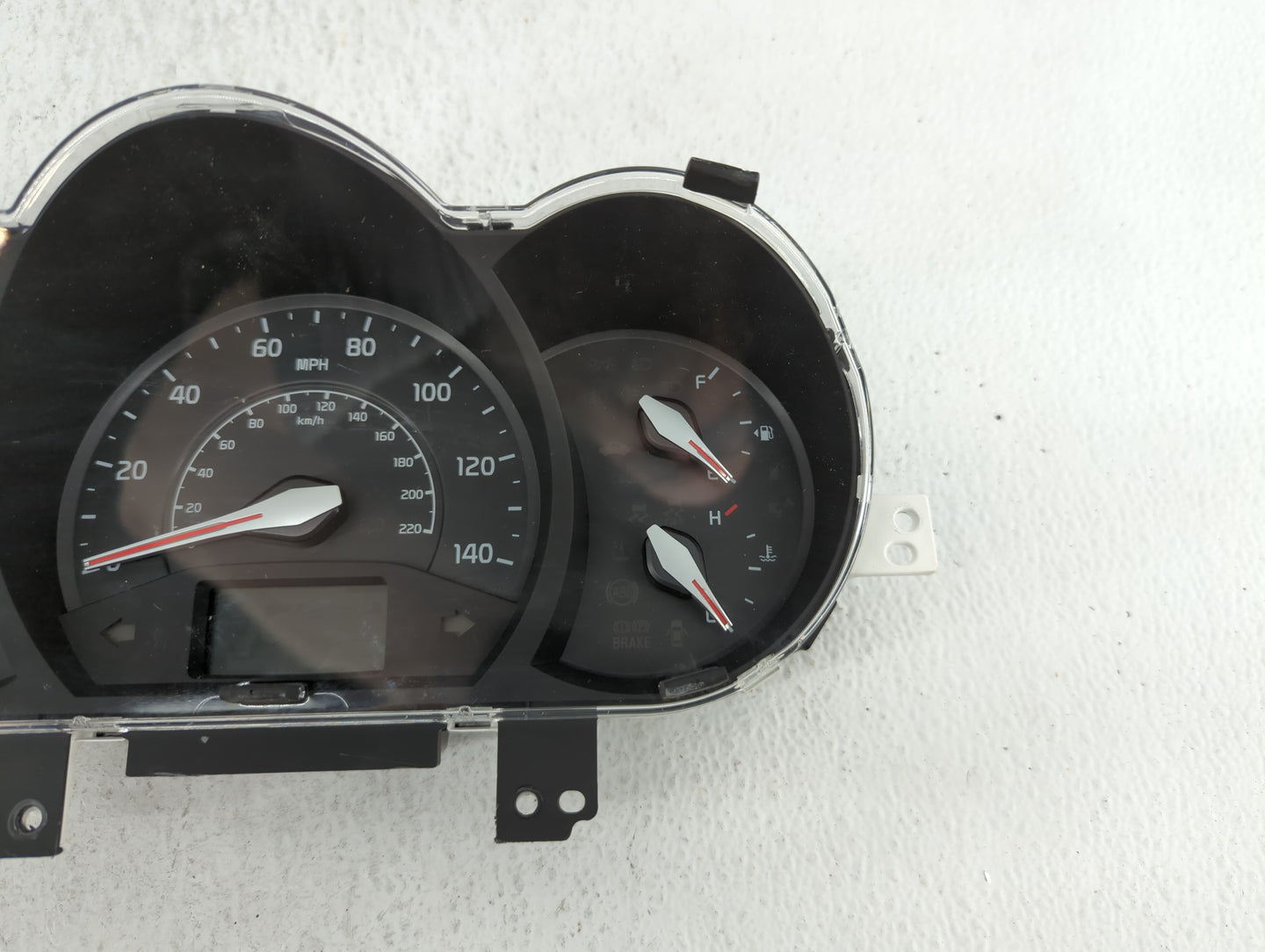 2016-2017 Kia Rio Instrument Cluster Speedometer Gauges P/N:94024-1W770 15005-122 Fits Fits 2016 2017 OEM Used Auto Parts - 