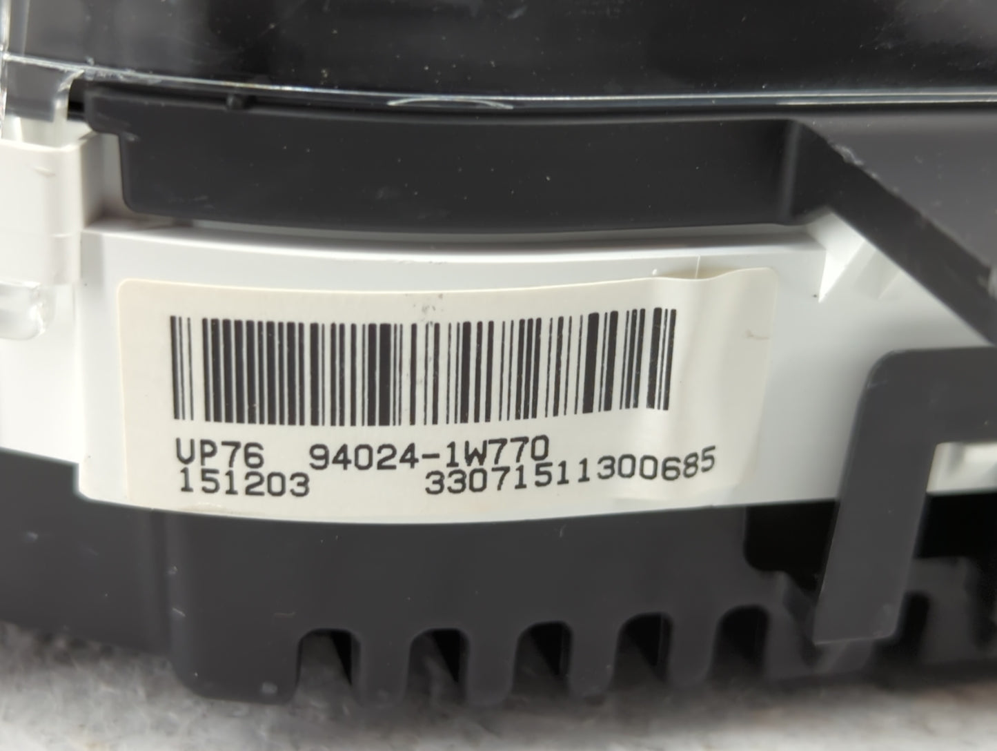 2016-2017 Kia Rio Instrument Cluster Speedometer Gauges P/N:94024-1W770 15005-122 Fits Fits 2016 2017 OEM Used Auto Parts - 