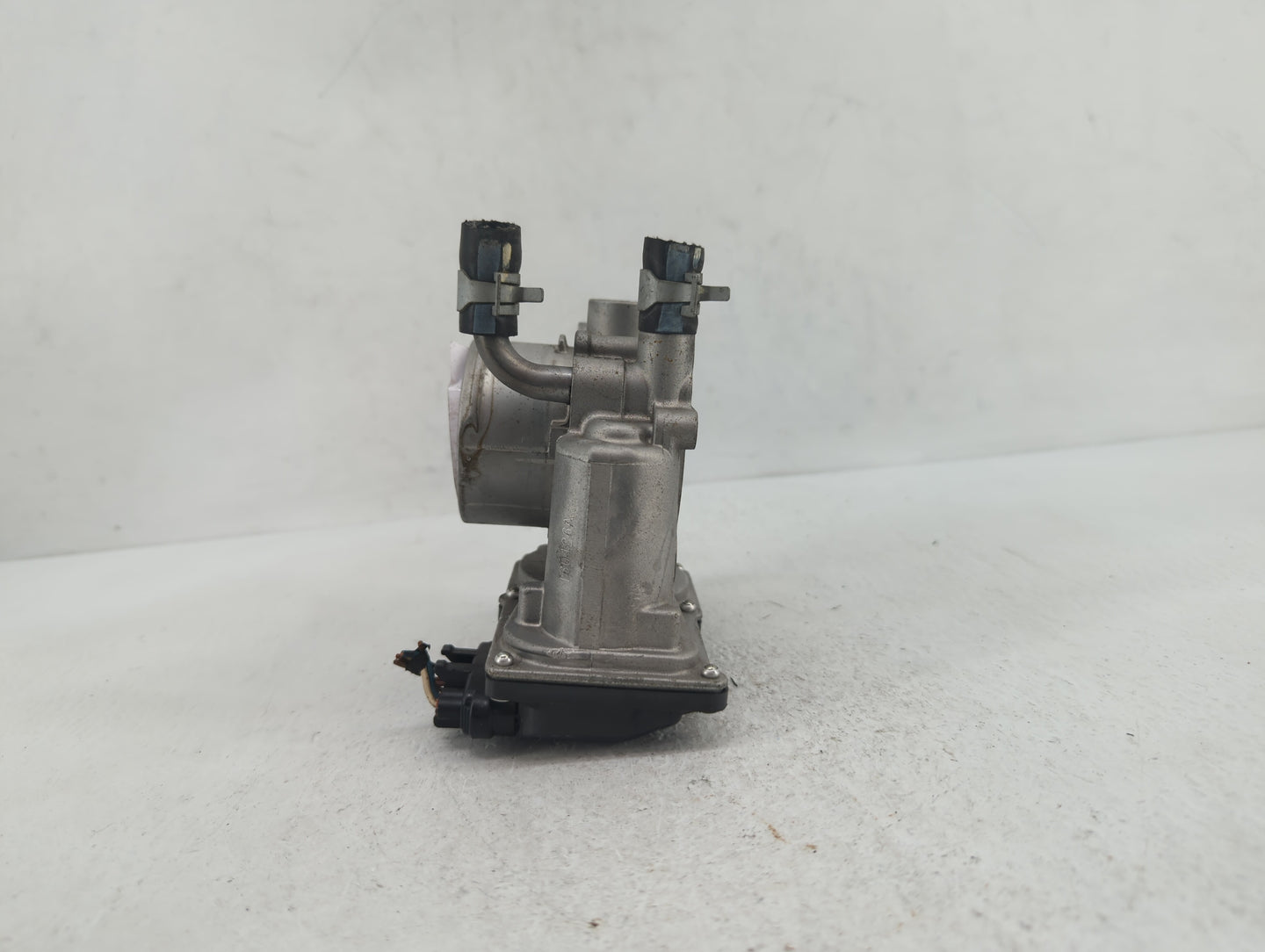 2012-2019 Kia Rio Throttle Body P/N:5302 1T28 35100-2B300 Fits Fits 2012 2013 2014 2015 2016 2017 2018 2019 OEM Used Auto Pa