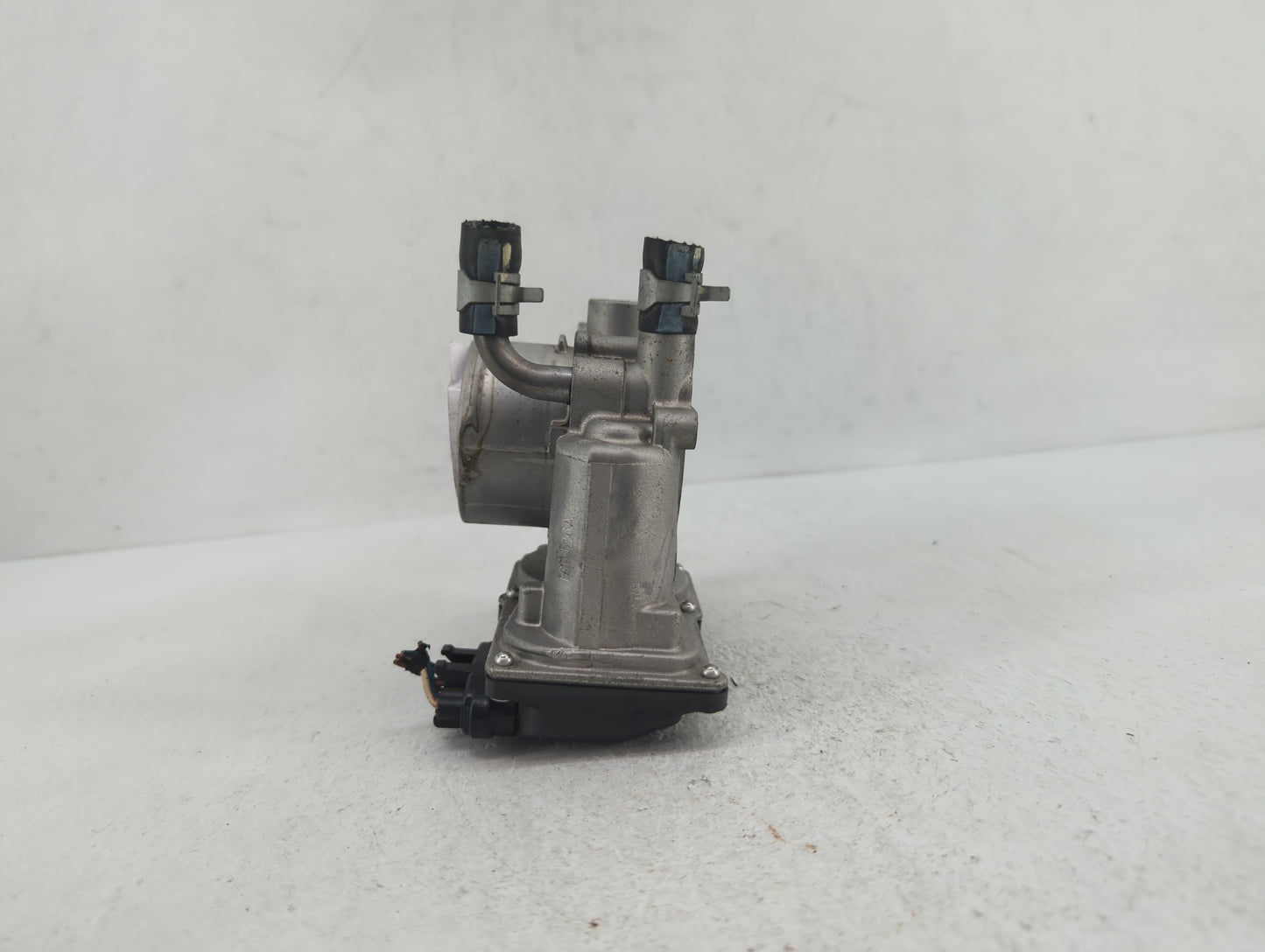 2012-2019 Kia Rio Throttle Body P/N:5302 1T28 35100-2B300 Fits Fits 2012 2013 2014 2015 2016 2017 2018 2019 OEM Used Auto Pa