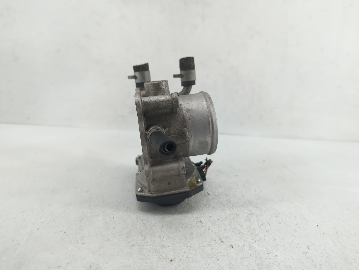 2012-2019 Kia Rio Throttle Body P/N:5302 1T28 35100-2B300 Fits Fits 2012 2013 2014 2015 2016 2017 2018 2019 OEM Used Auto Pa
