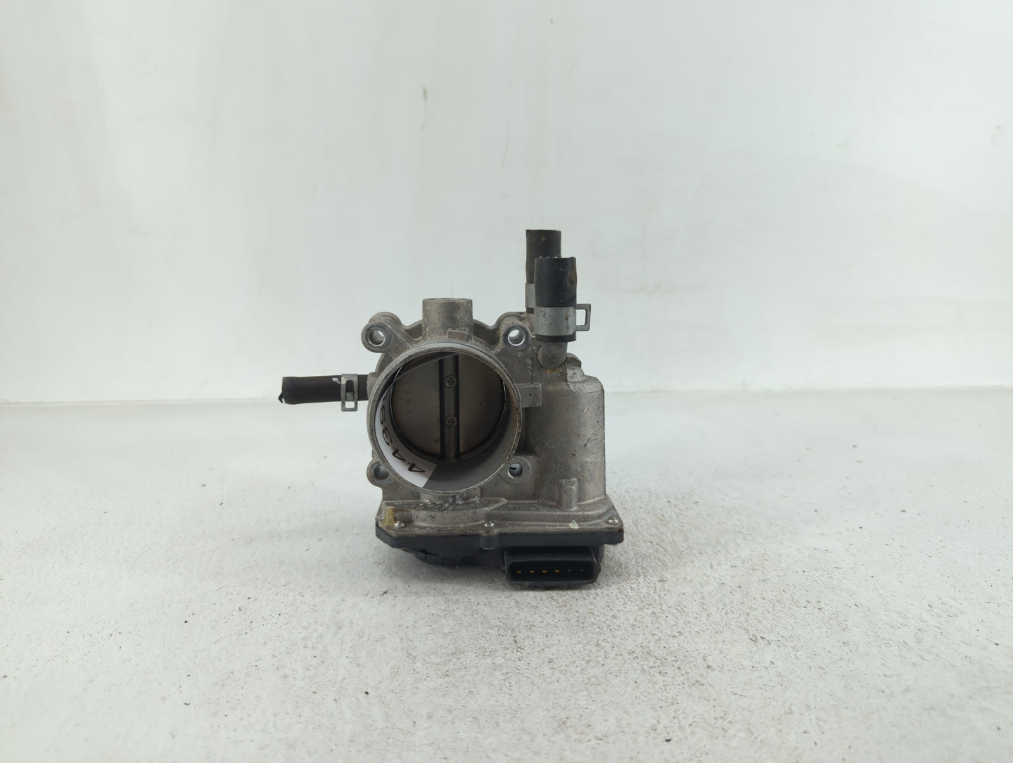 2012-2019 Kia Rio Throttle Body P/N:35100-2B300 Fits Fits 2012 2013 2014 2015 2016 2017 2018 2019 OEM Used Auto Parts - Oemu