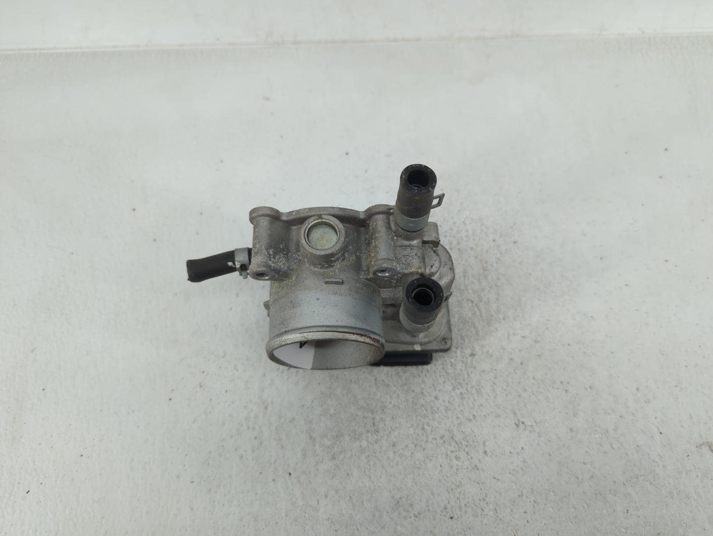 2012-2019 Kia Rio Throttle Body P/N:35100-2B300 Fits Fits 2012 2013 2014 2015 2016 2017 2018 2019 OEM Used Auto Parts - Oemu