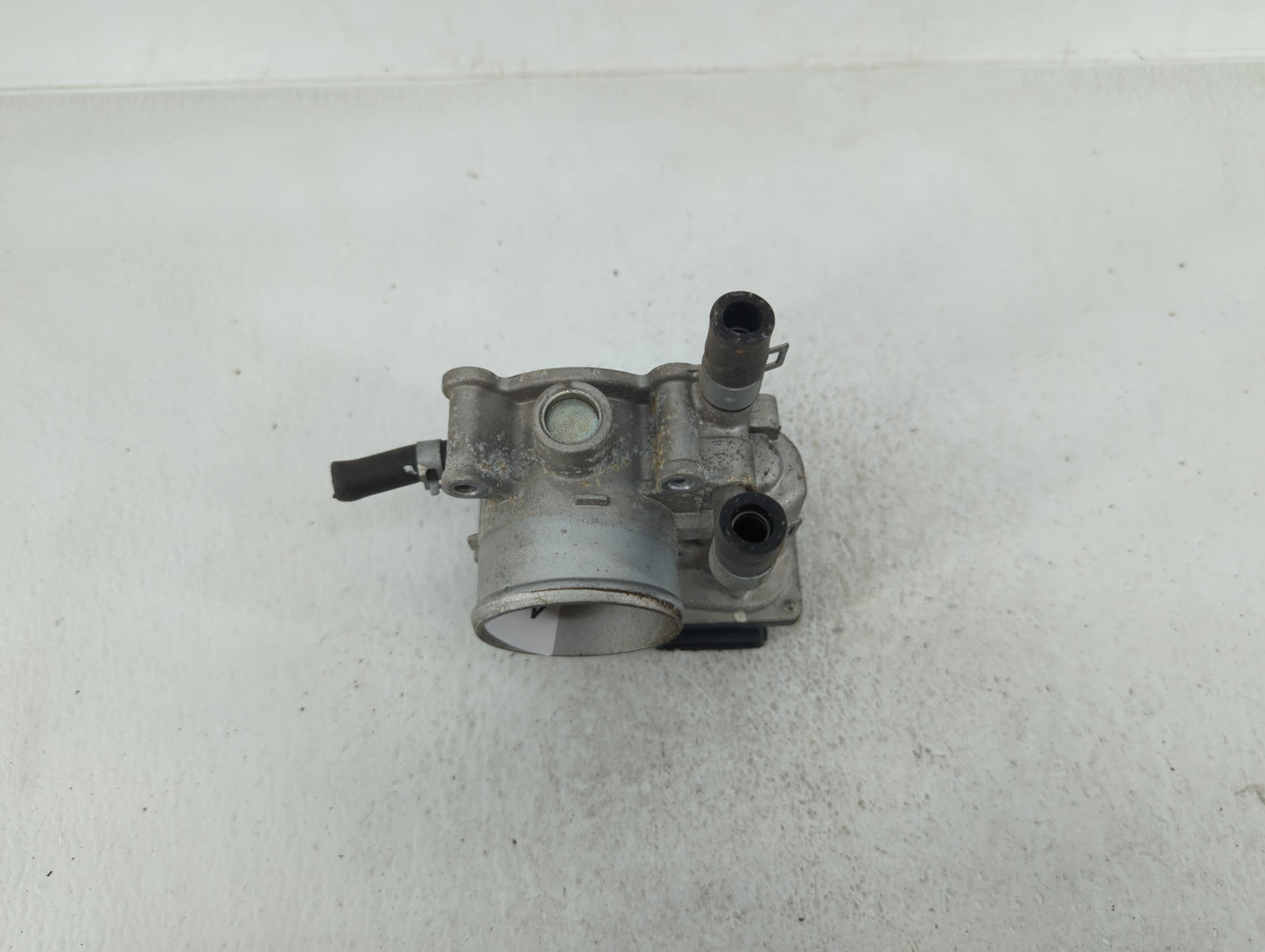 2012-2019 Kia Rio Throttle Body P/N:35100-2B300 Fits Fits 2012 2013 2014 2015 2016 2017 2018 2019 OEM Used Auto Parts - Oemu