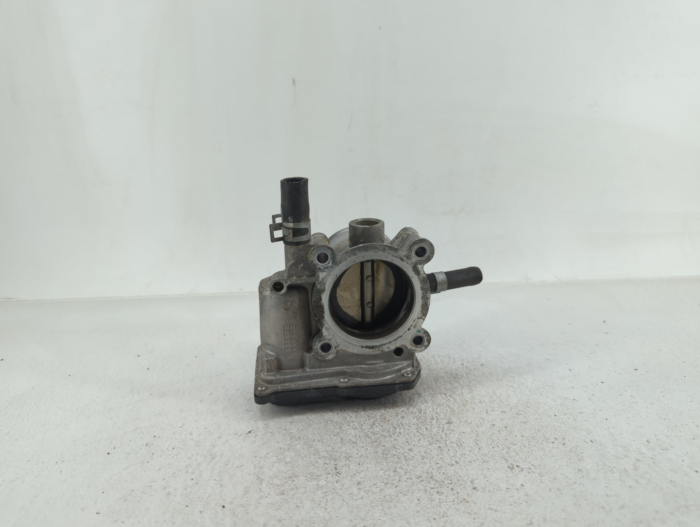 2012-2019 Kia Rio Throttle Body P/N:35100-2B300 Fits Fits 2012 2013 2014 2015 2016 2017 2018 2019 OEM Used Auto Parts - Oemu